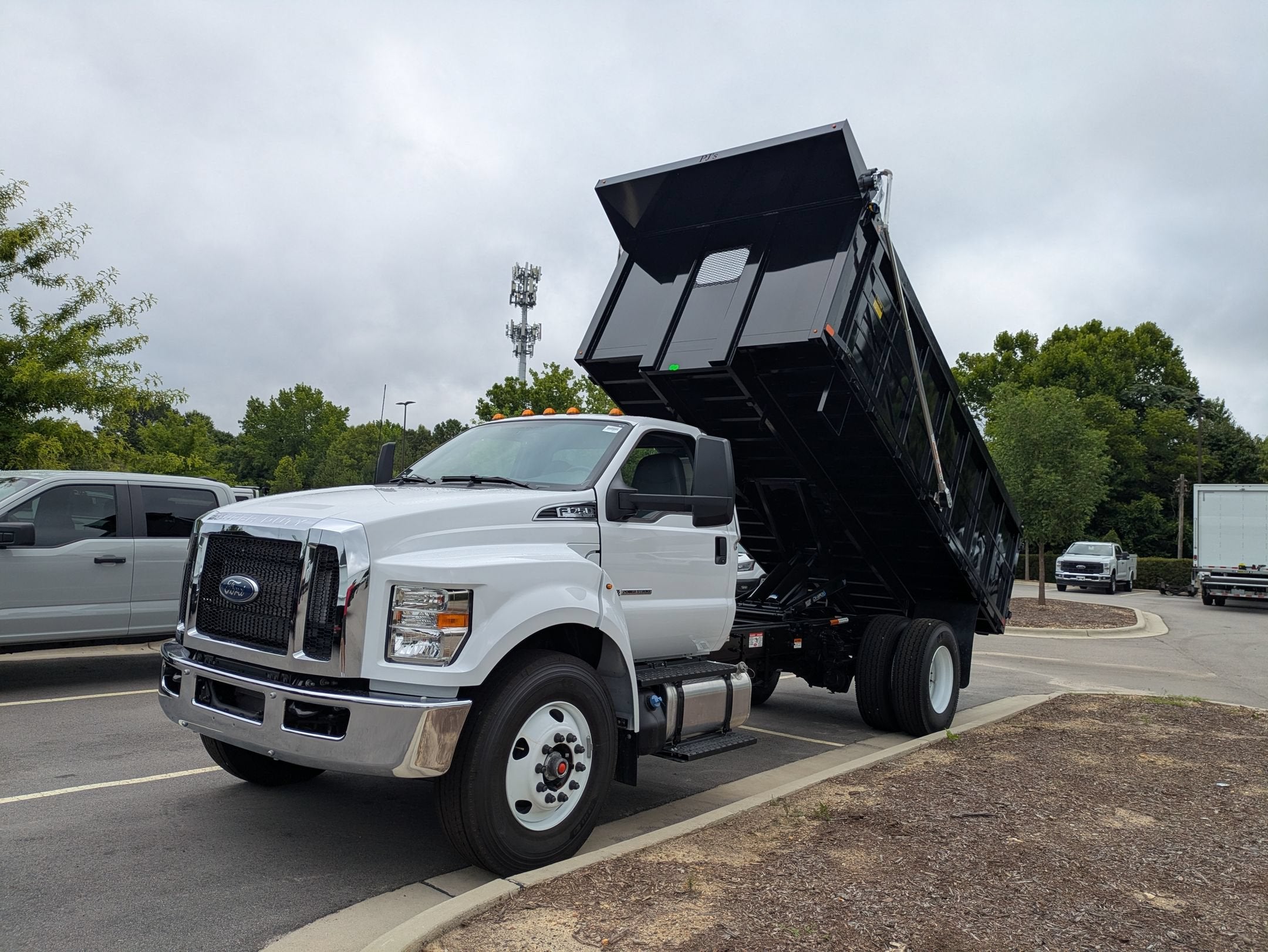 2027 Ford F-750SD Base