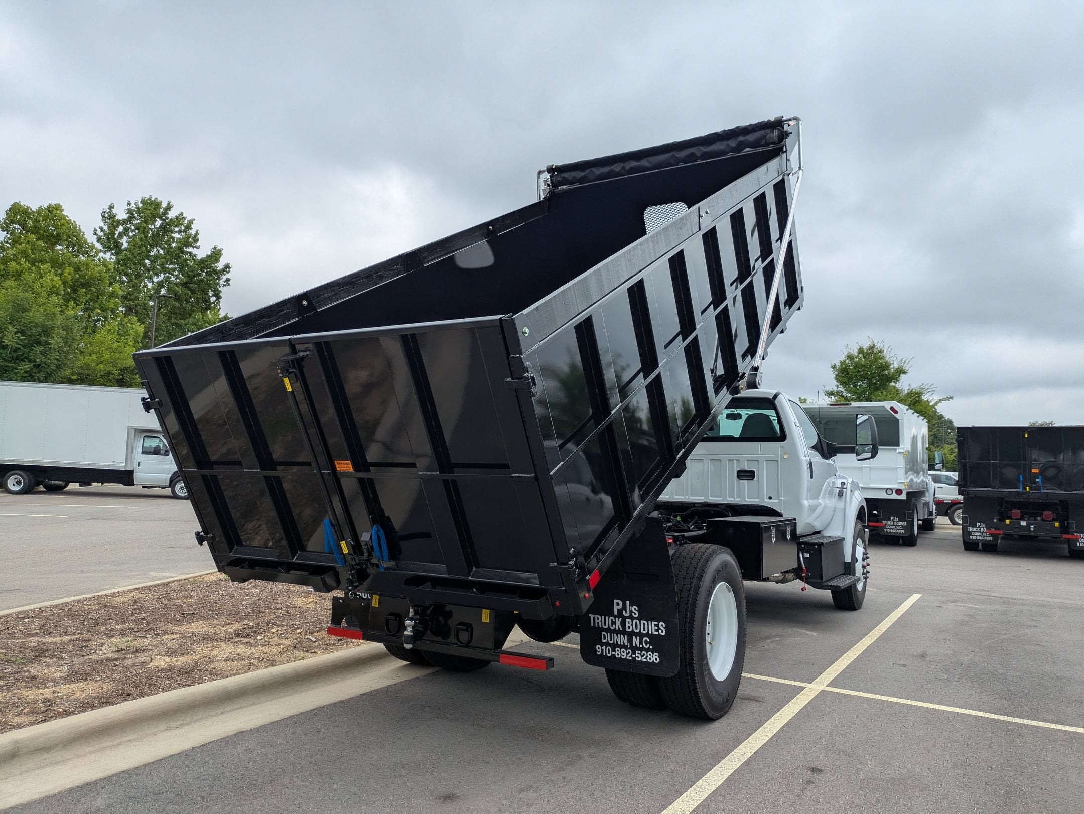 2027 Ford F-750SD Base