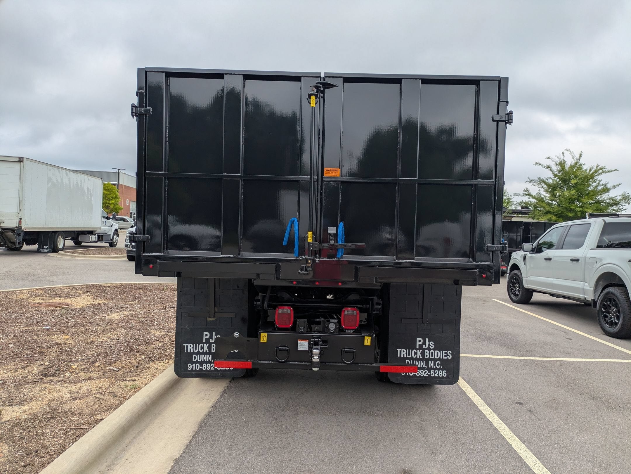 2027 Ford F-750SD Base