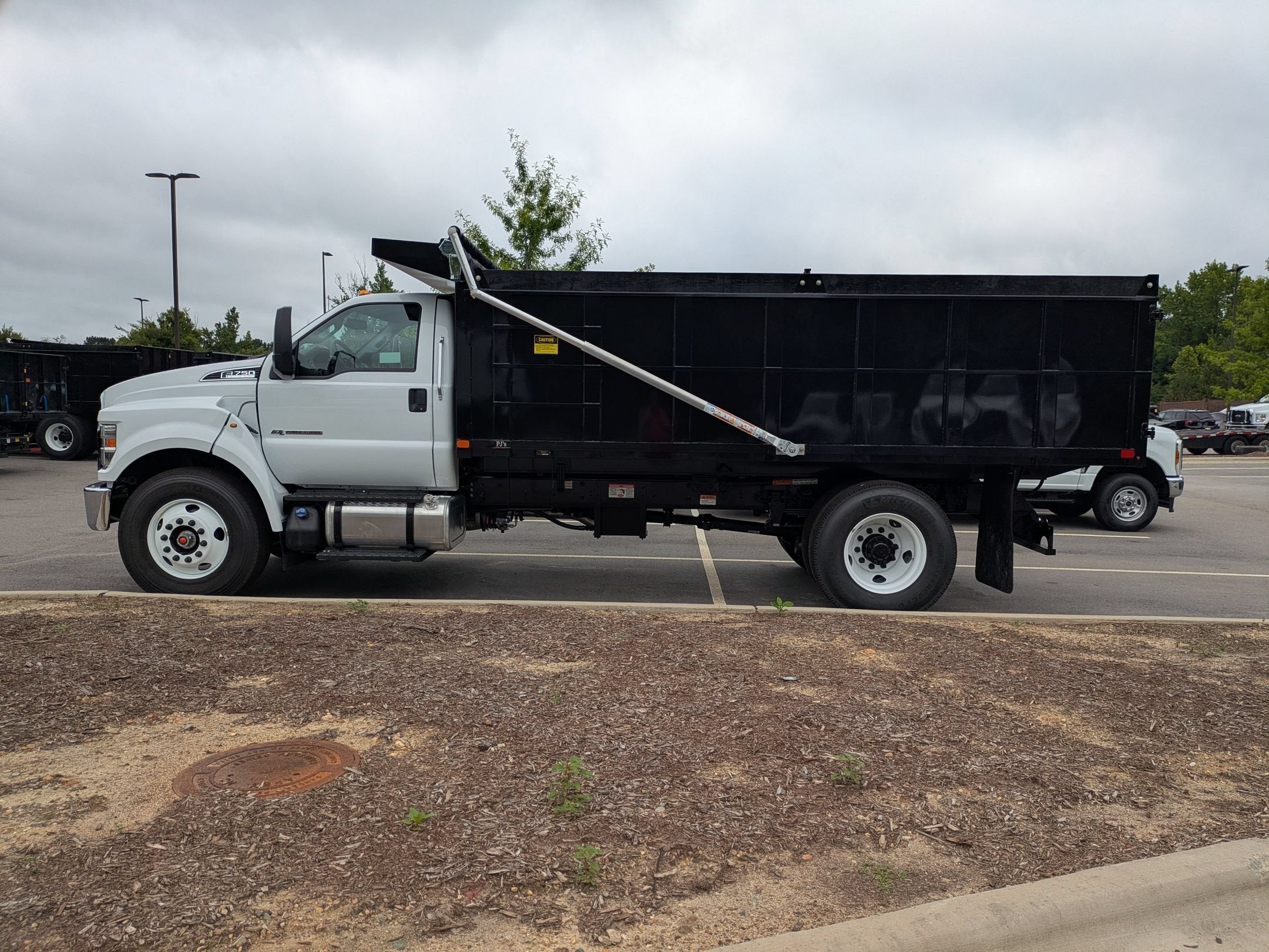 2027 Ford F-750SD Base