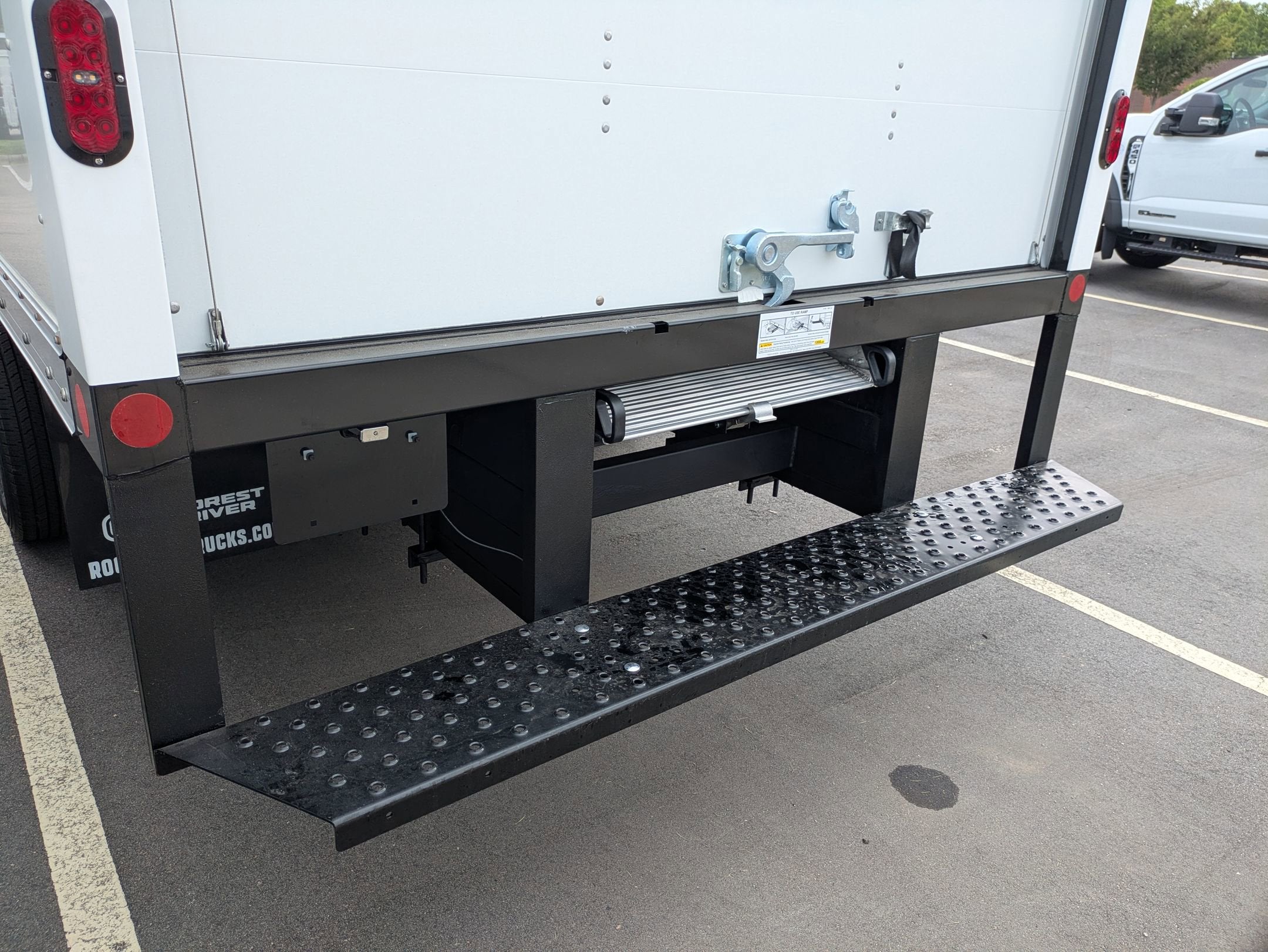 2027 Ford E-Series Cutaway Base