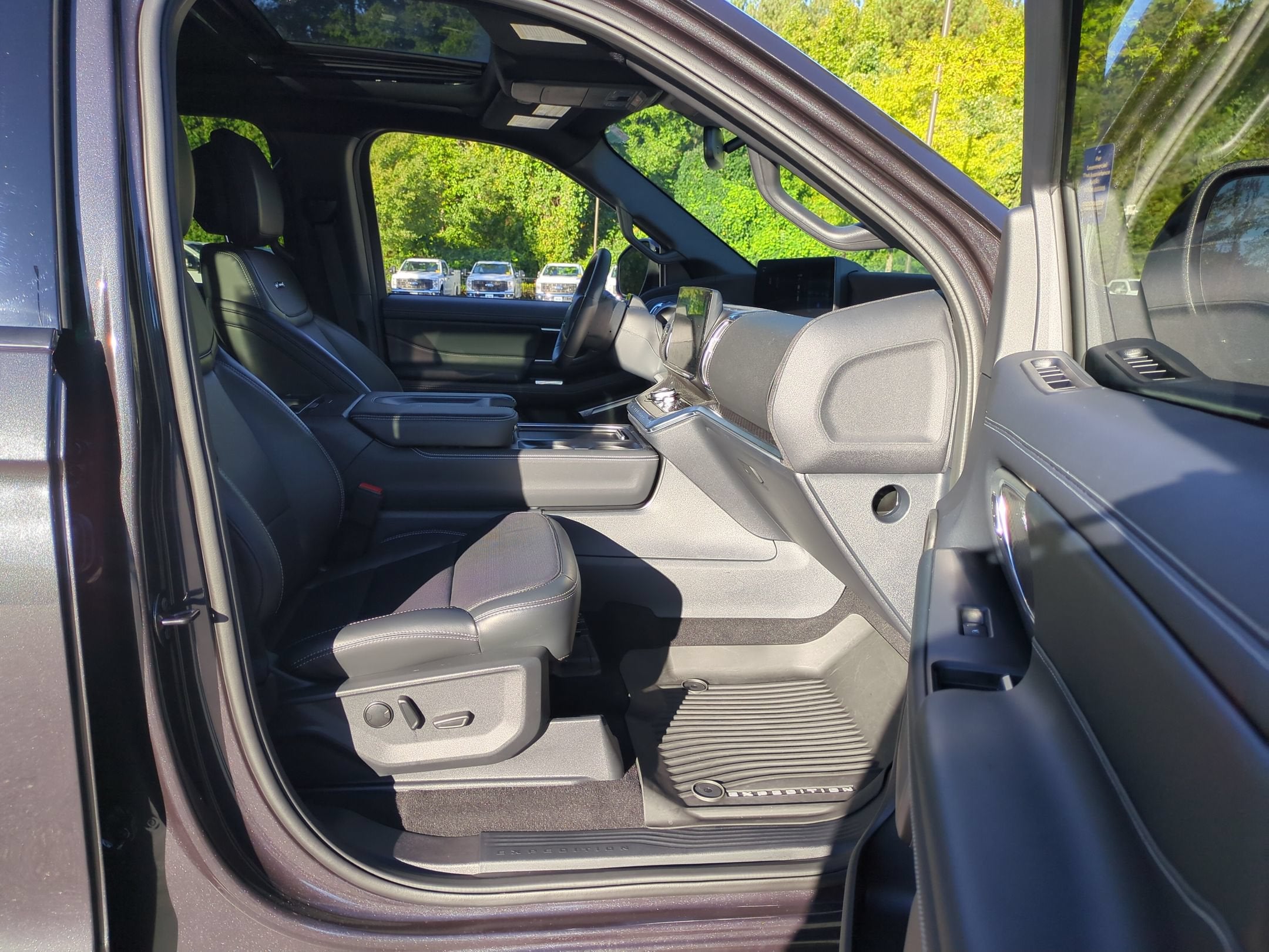 2027 Ford Expedition Max Platinum - Crossroads Courtesy Demo