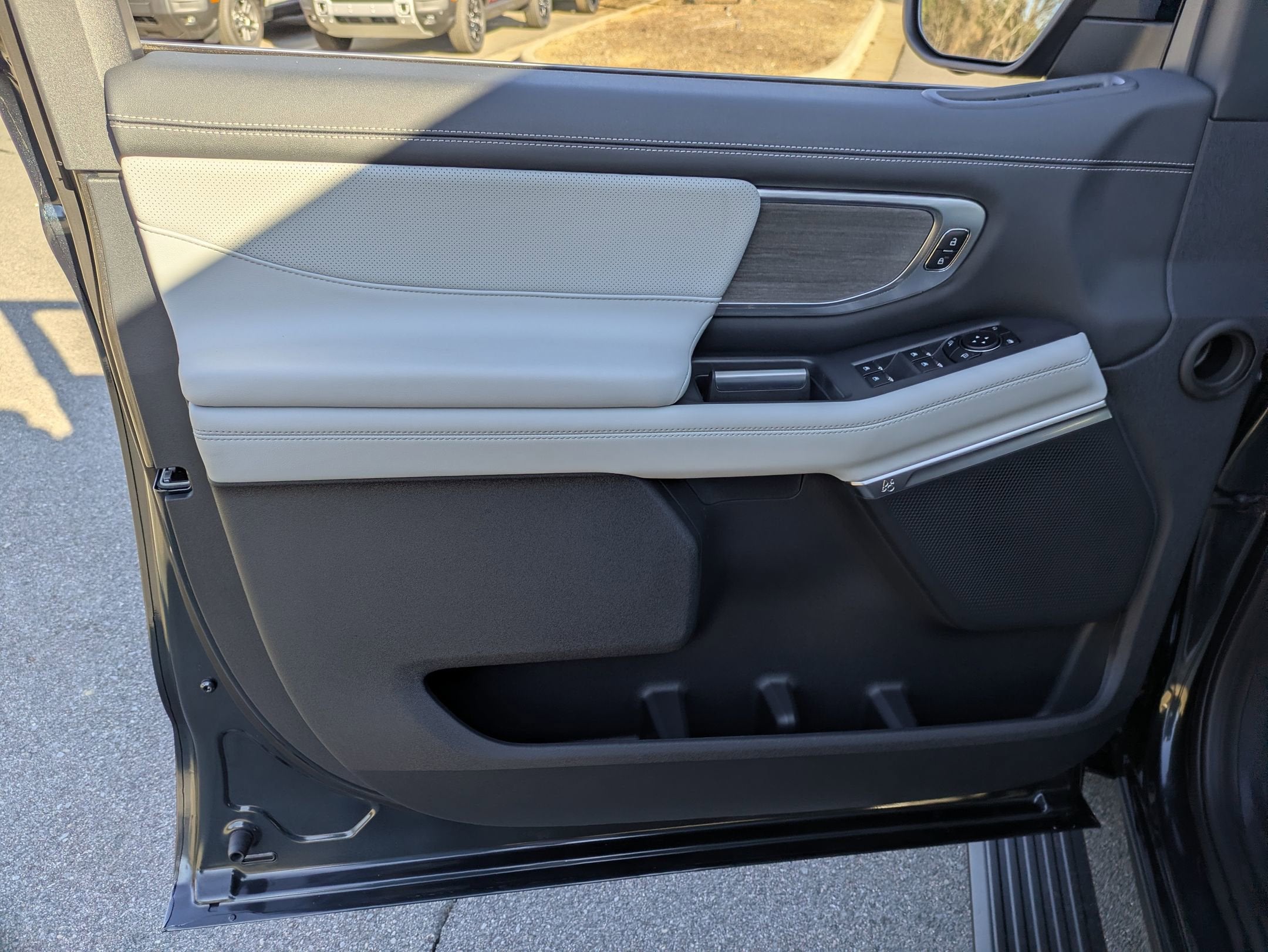 2026 Ford Expedition Max Platinum - Crossroads Courtesy Demo