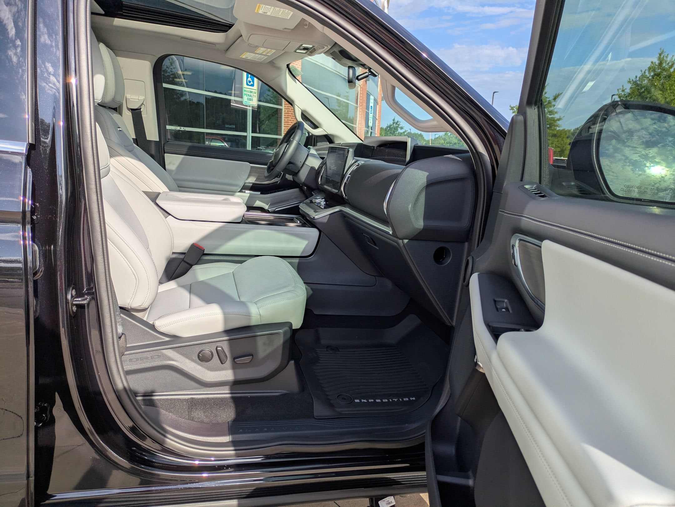 2027 Ford Expedition Platinum