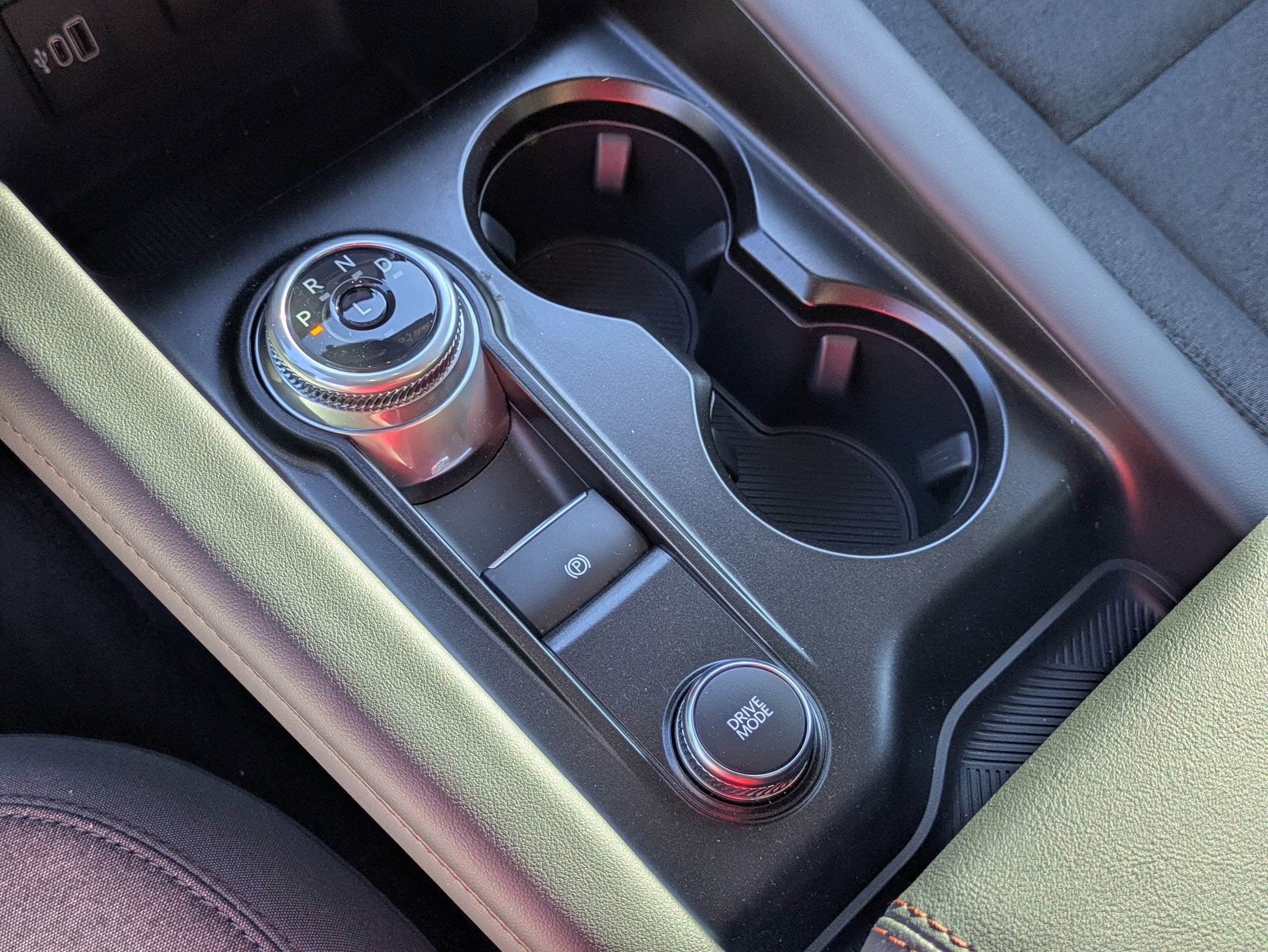 2026 Ford Explorer Active w/100A Pkg - Crossroads Courtesy Demo