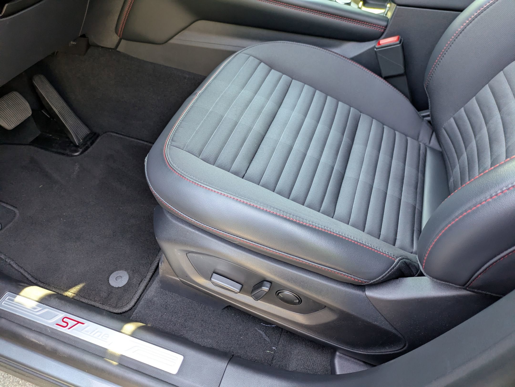 2026 Ford Explorer ST-Line - Crossroads Courtesy Demo