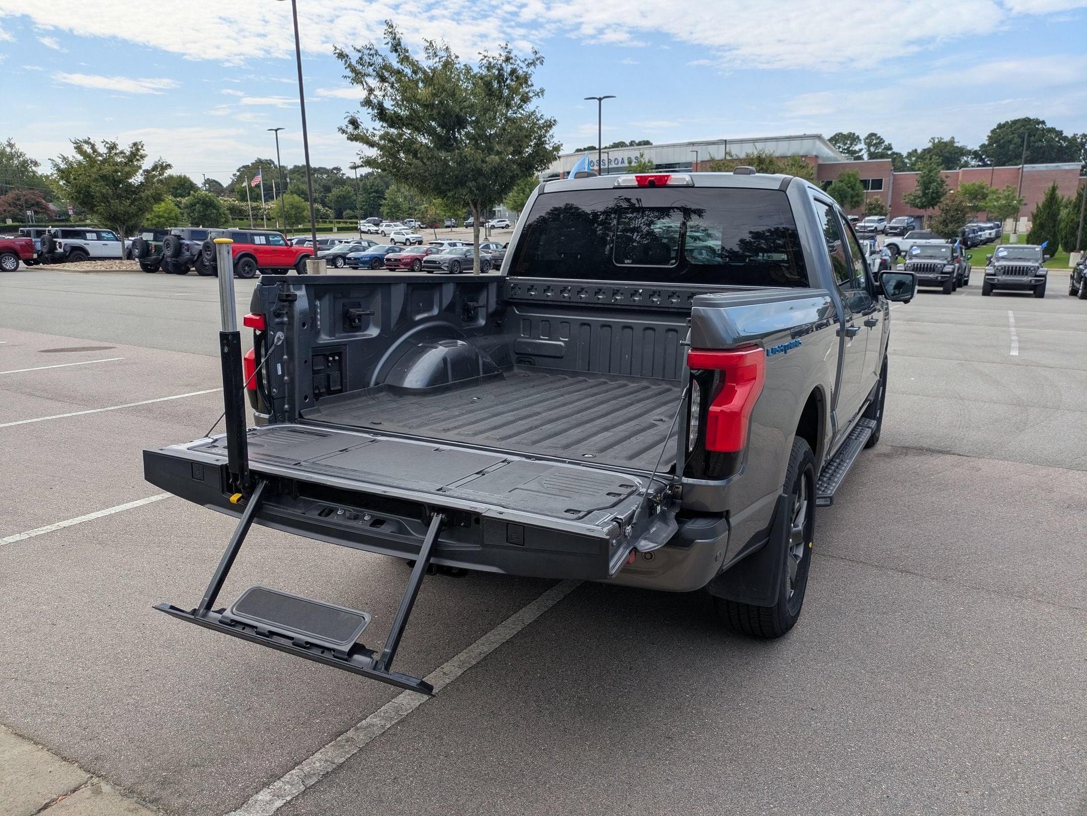 2023 Ford F-150 Lightning LARIAT