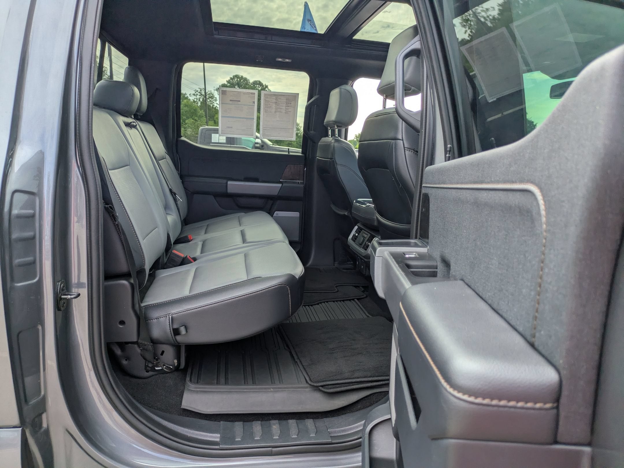 2023 Ford F-150 Lightning LARIAT