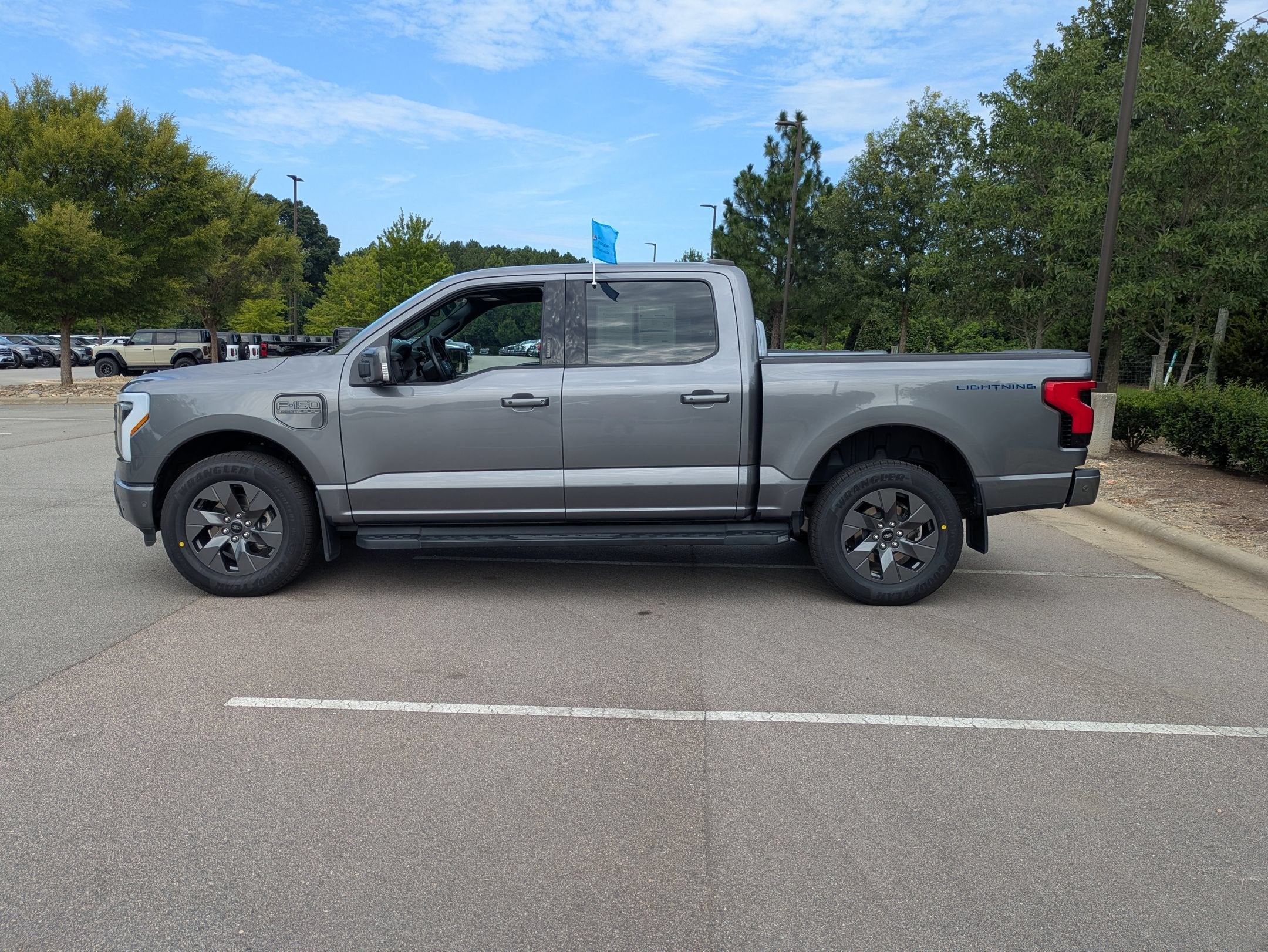 2023 Ford F-150 Lightning LARIAT