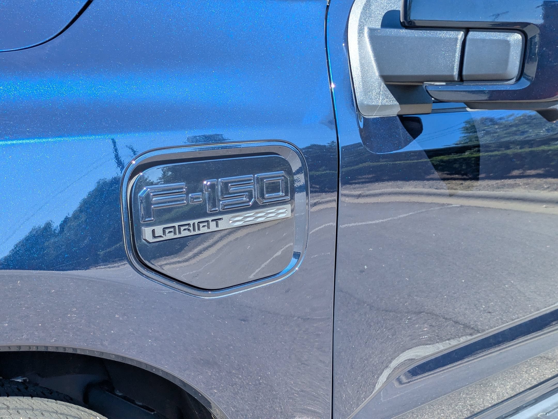 2023 Ford F-150 Lightning LARIAT