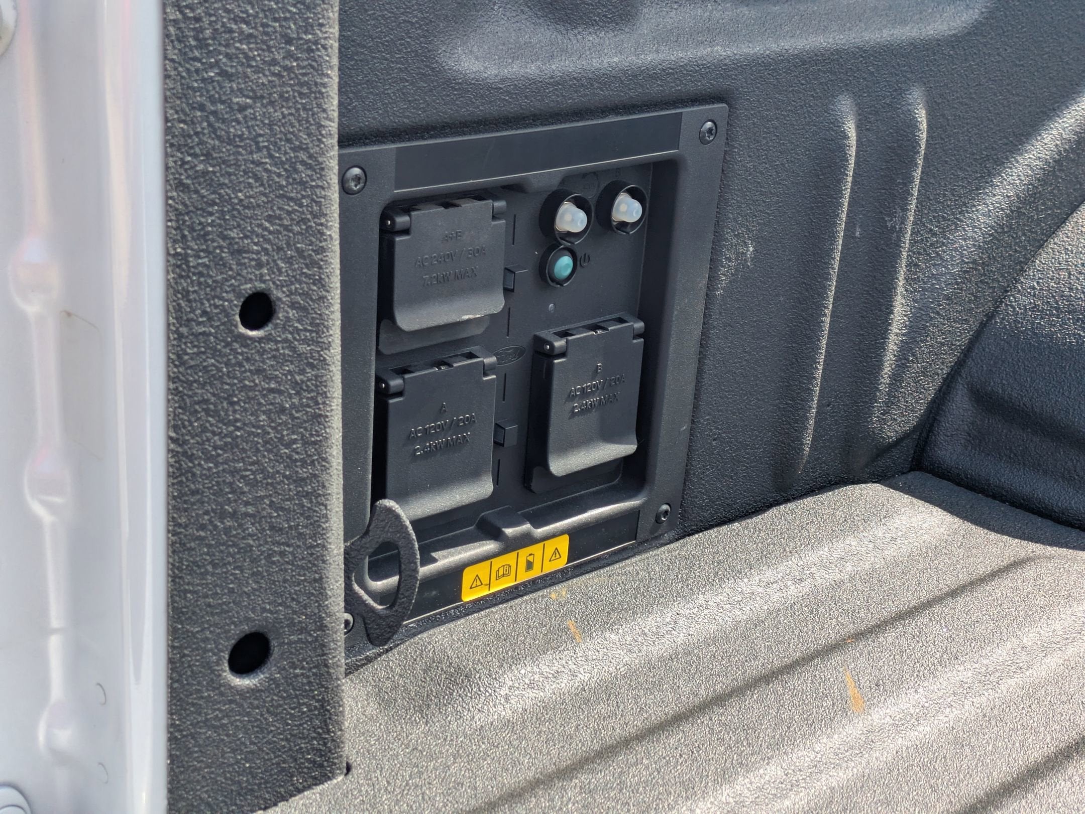 2025 Ford F-150 Lightning Flash