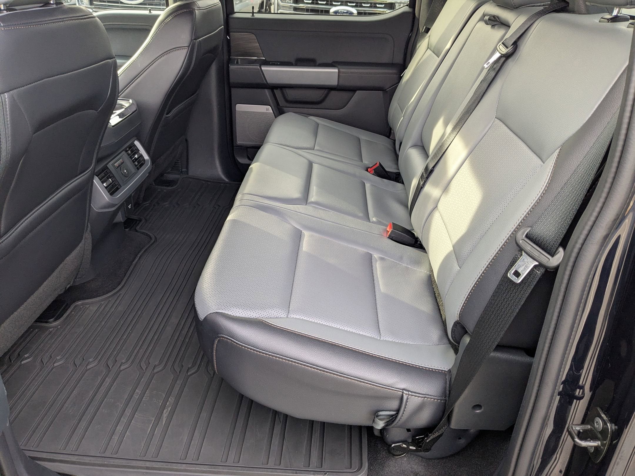 2025 Ford F-150 Lightning LARIAT