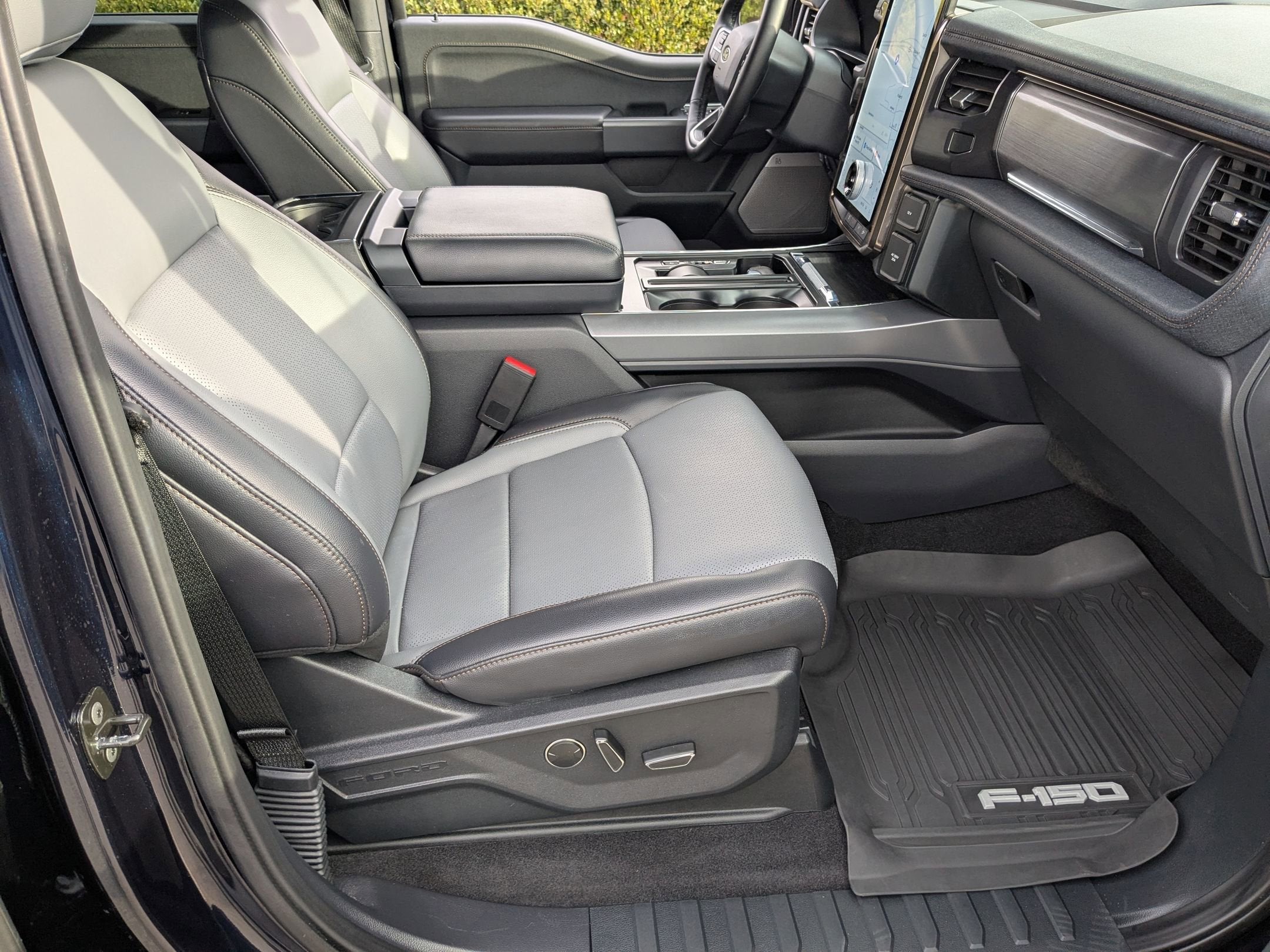 2025 Ford F-150 Lightning LARIAT