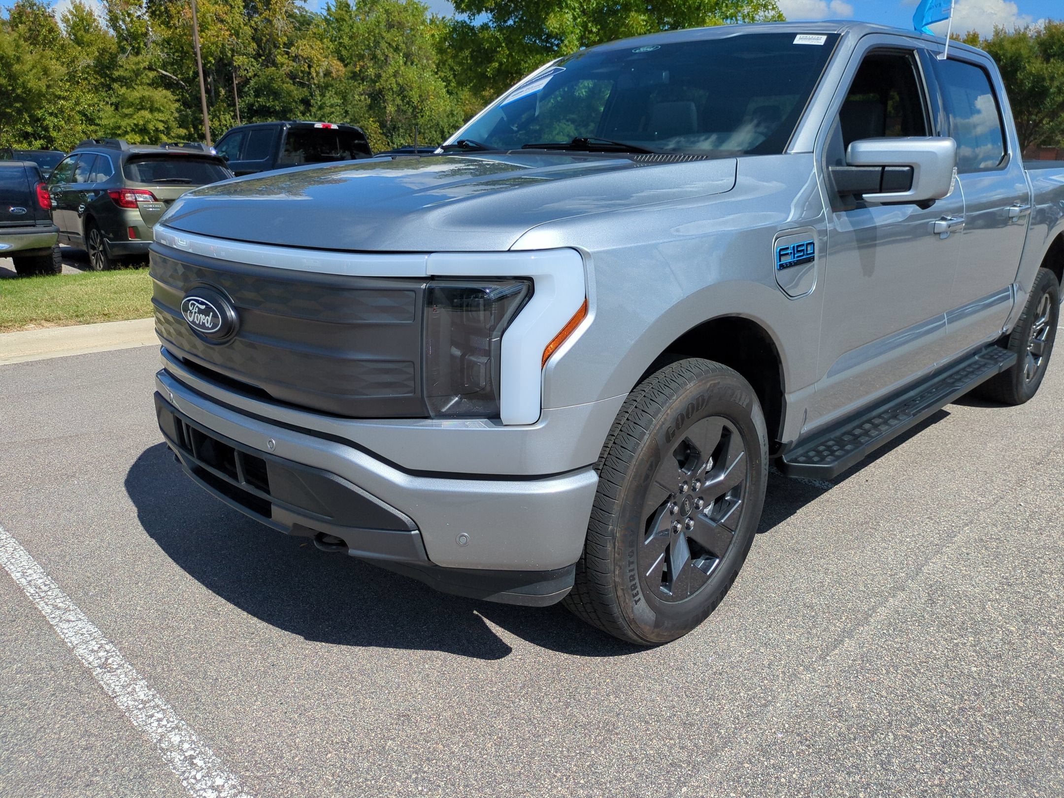 2025 Ford F-150 Lightning LARIAT
