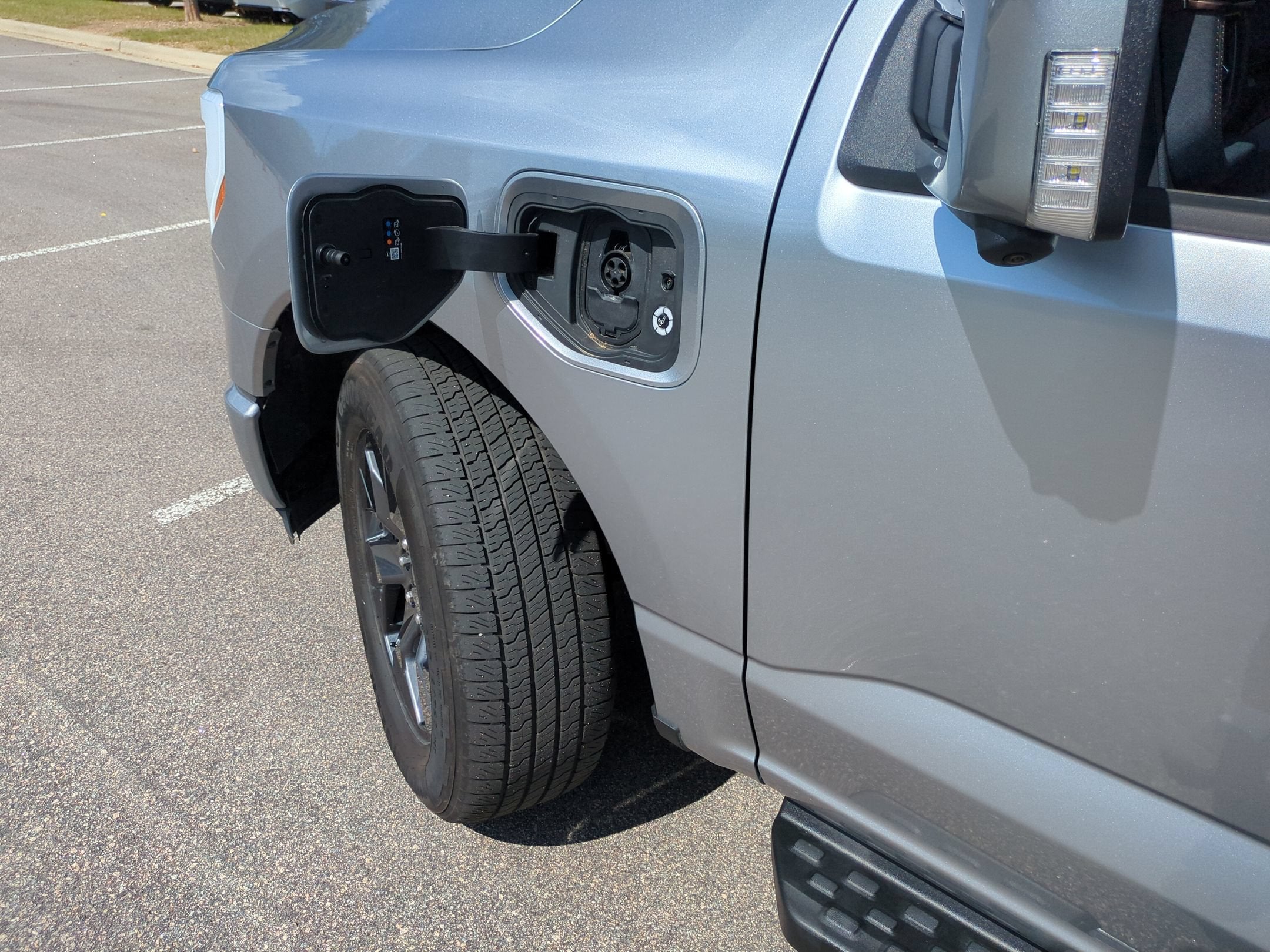 2025 Ford F-150 Lightning LARIAT