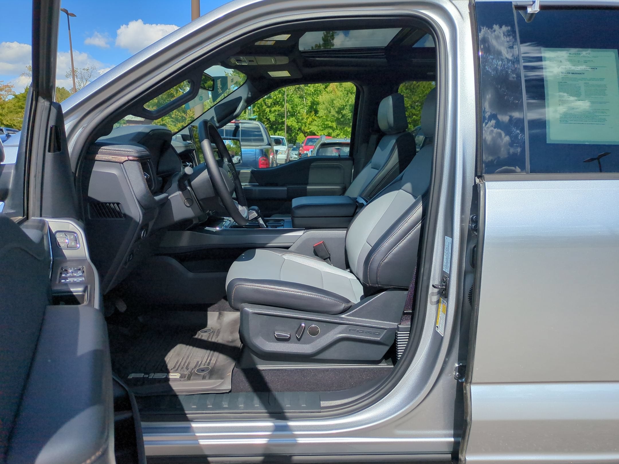 2025 Ford F-150 Lightning LARIAT