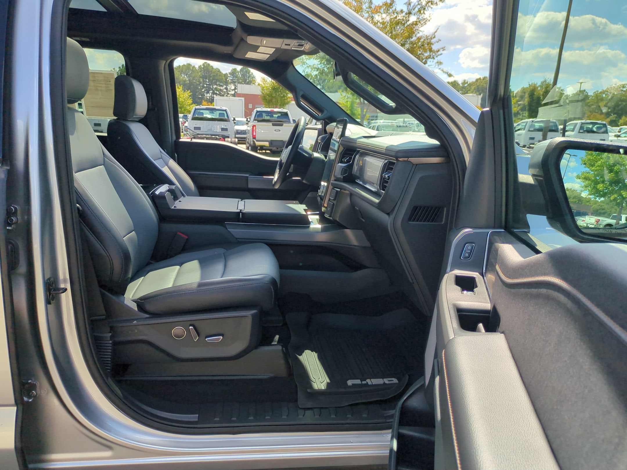 2025 Ford F-150 Lightning LARIAT