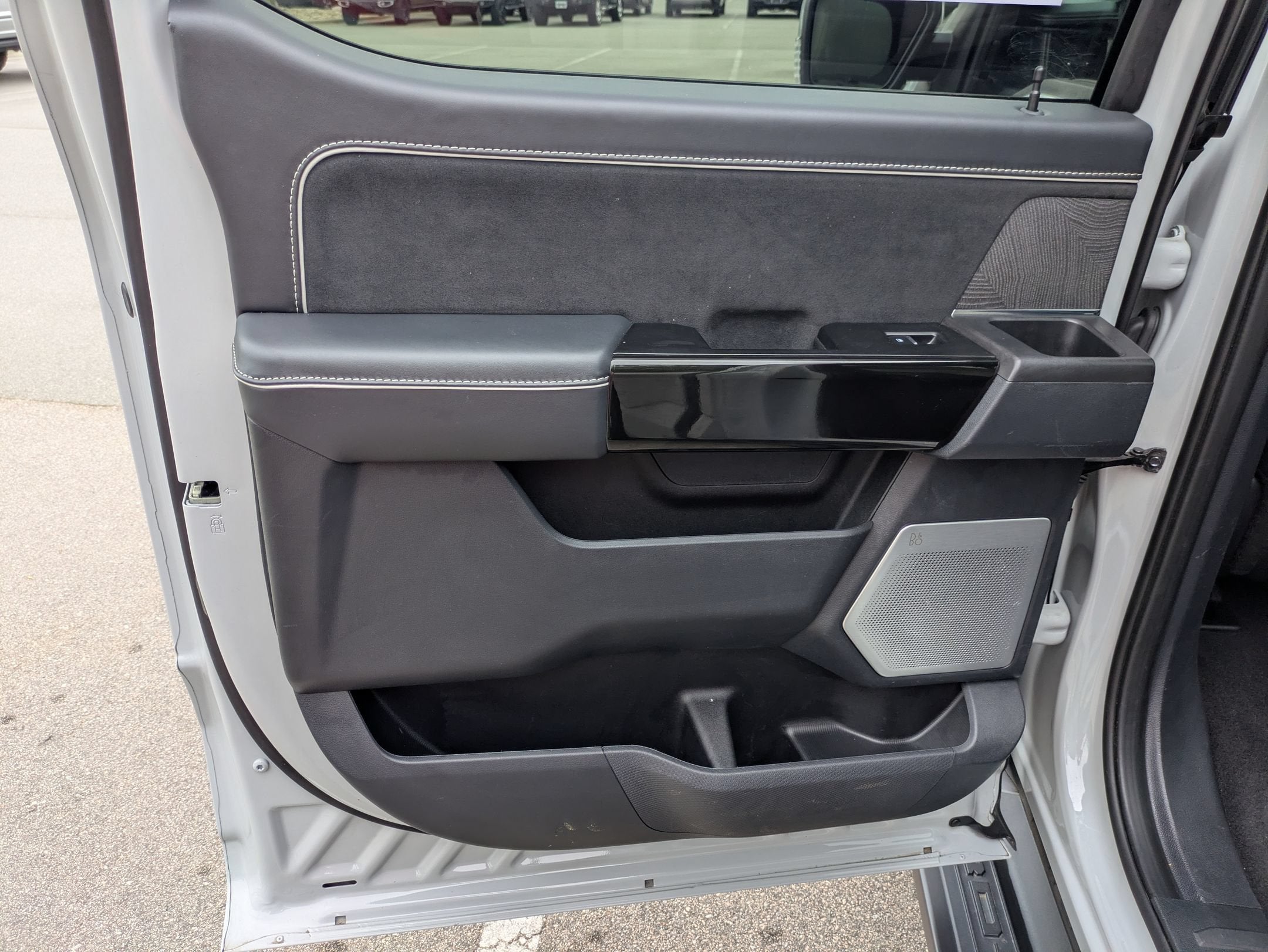 2024 Ford F-150 Lightning Platinum