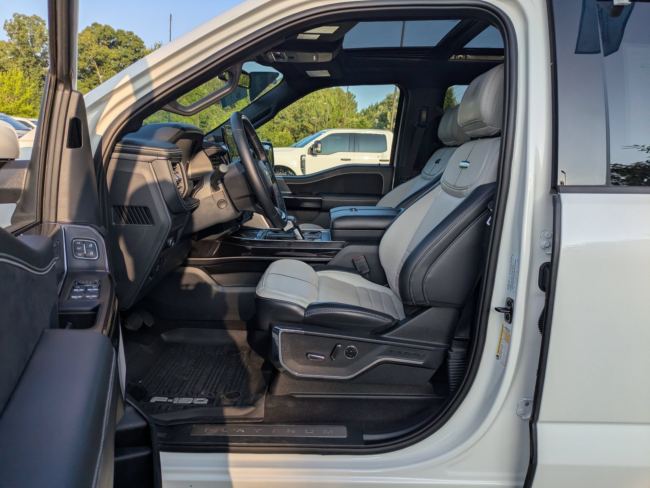2025 Ford F-150 Lightning Platinum