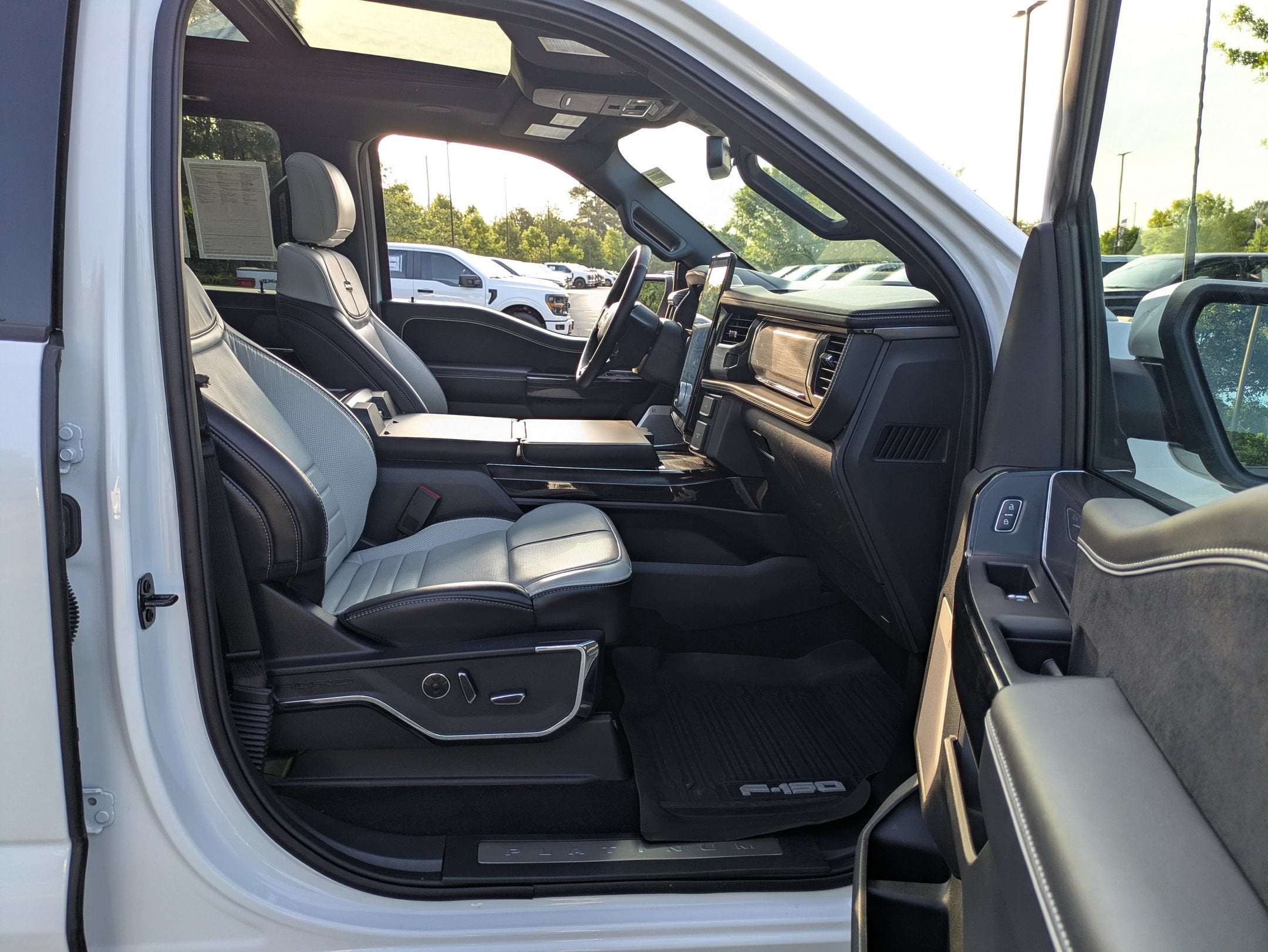 2025 Ford F-150 Lightning Platinum