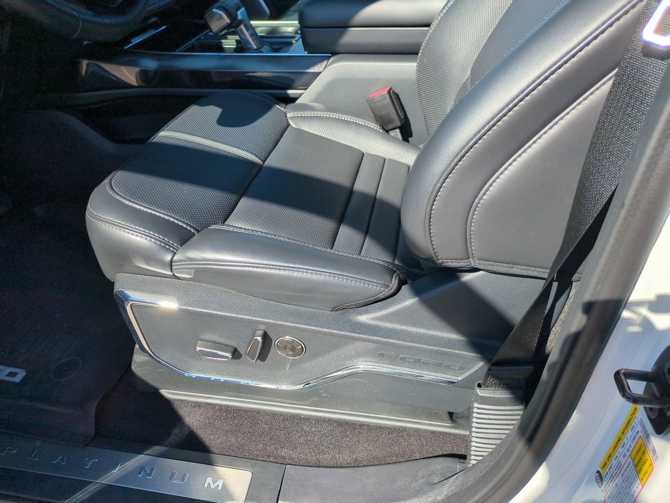 2025 Ford F-150 Lightning Platinum