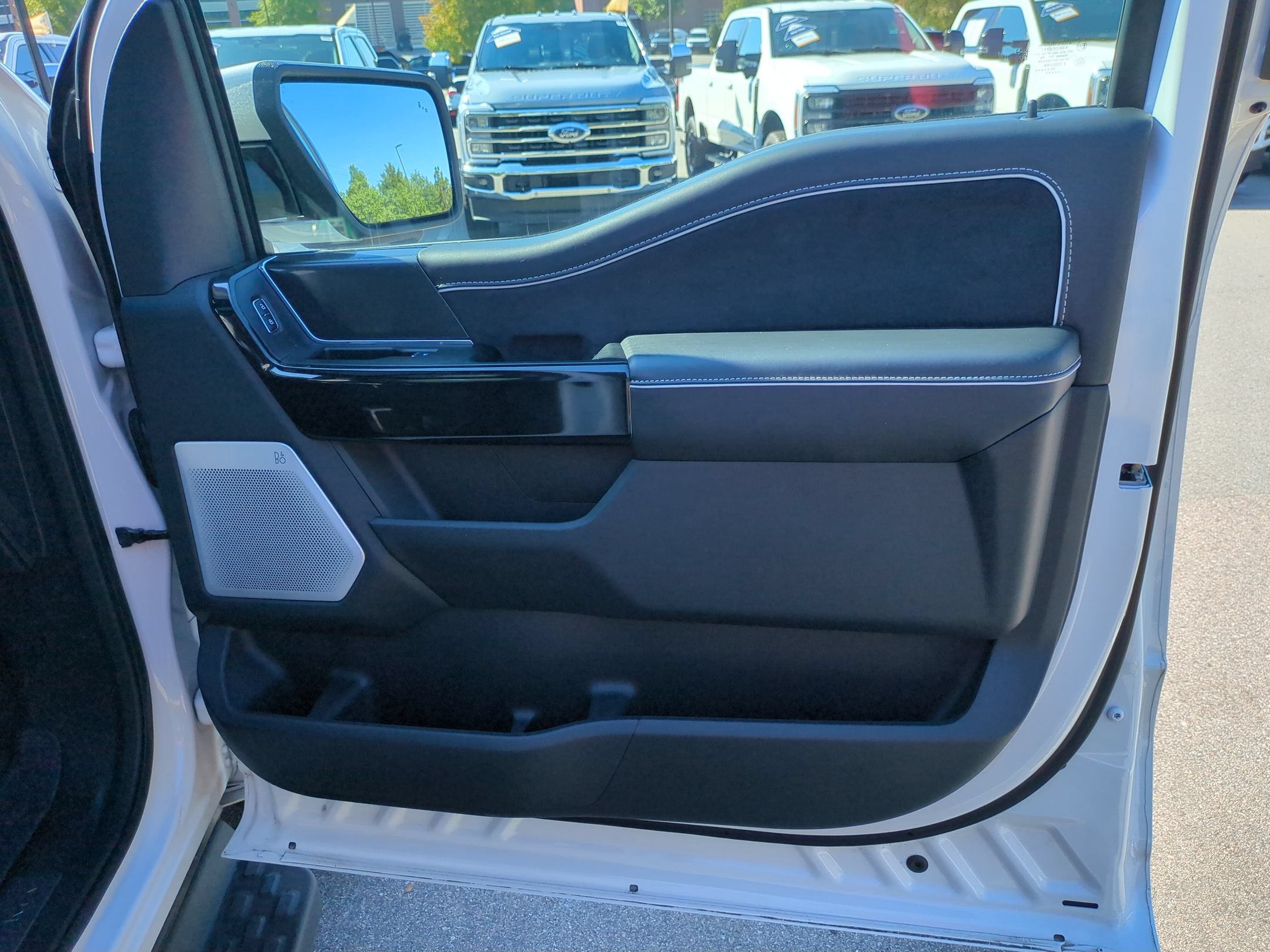 2025 Ford F-150 Lightning Platinum