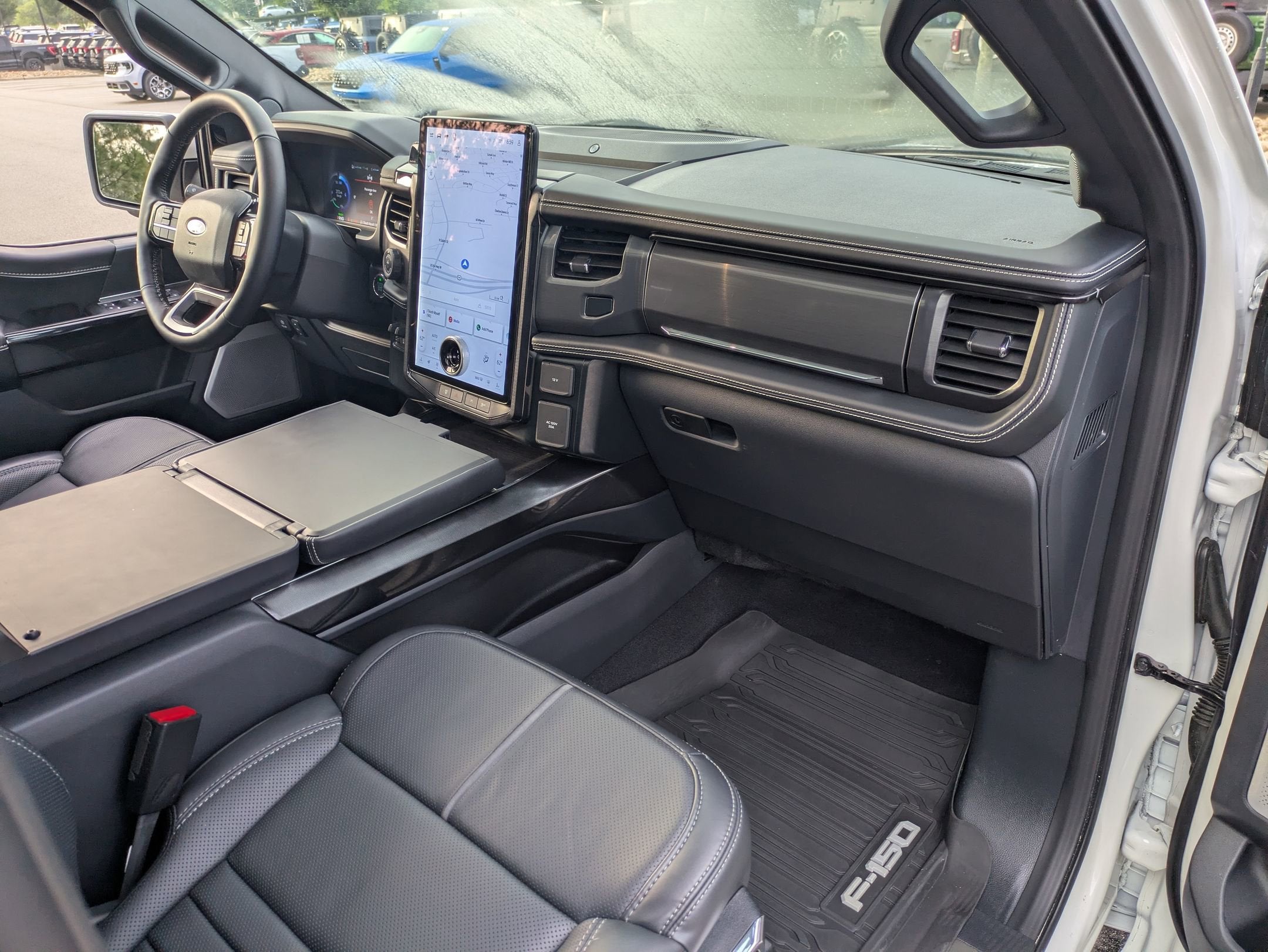 2025 Ford F-150 Lightning Platinum
