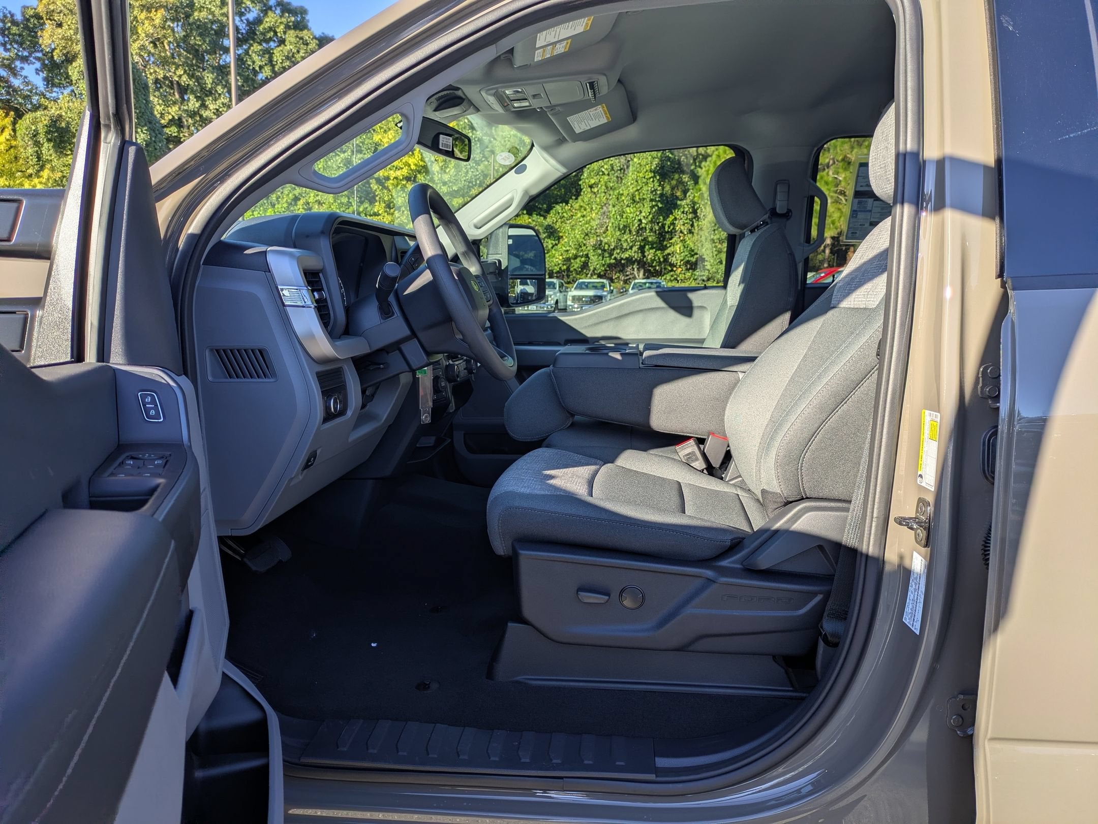 2027 Ford Super Duty F-250 SRW XLT