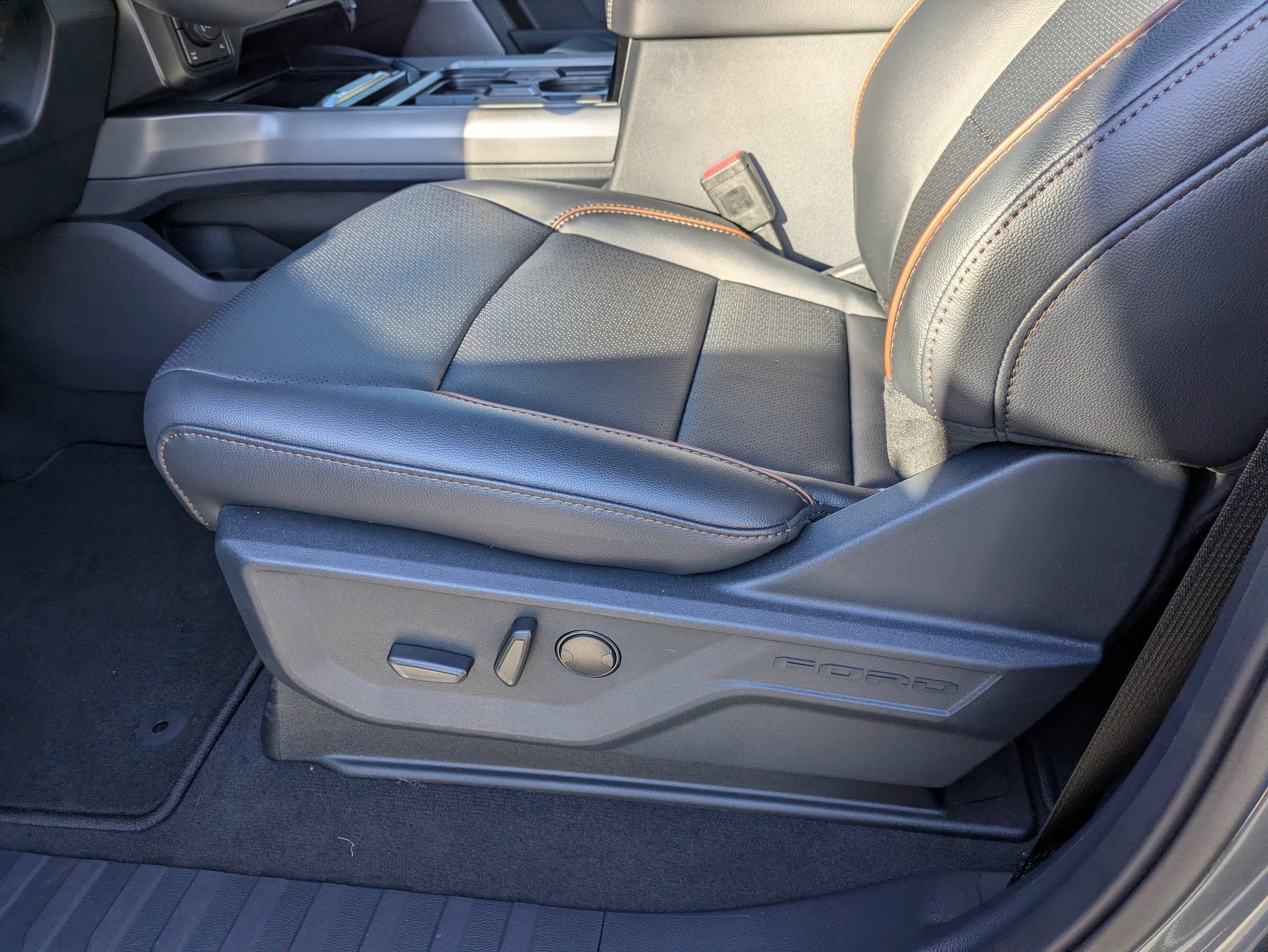 2027 Ford Super Duty F-250 SRW LARIAT