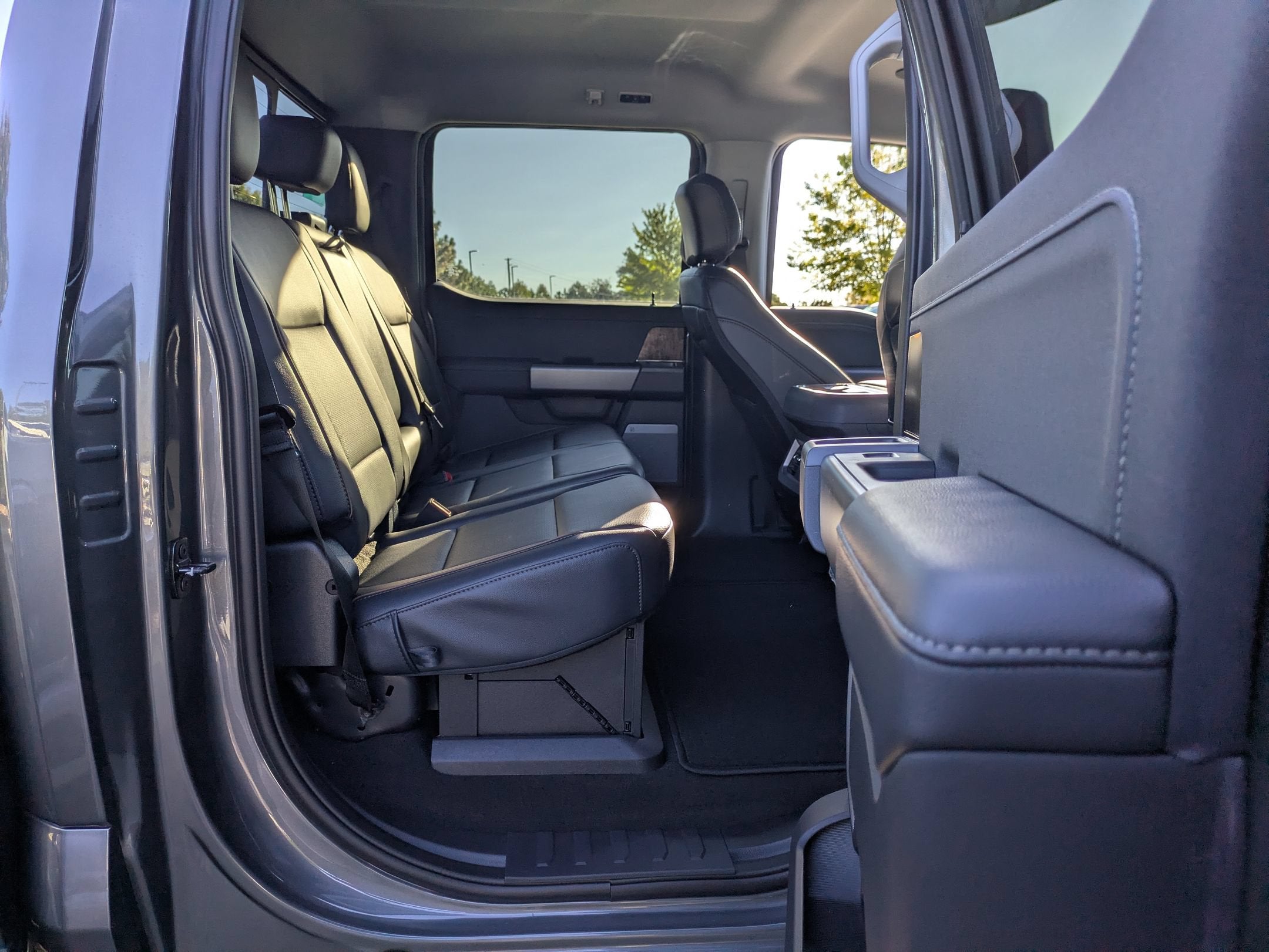 2027 Ford Super Duty F-250 SRW LARIAT