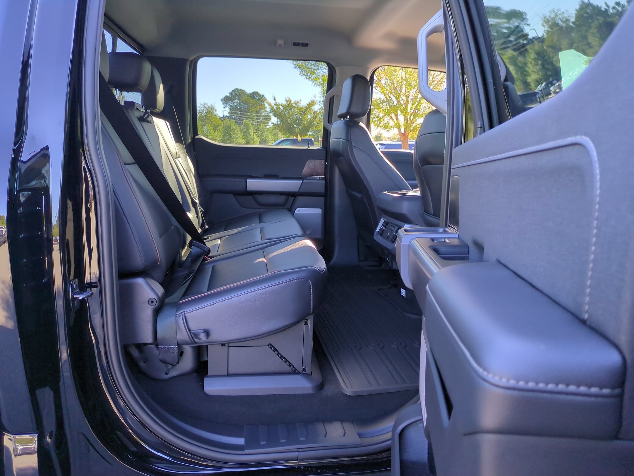 2027 Ford Super Duty F-250 SRW LARIAT