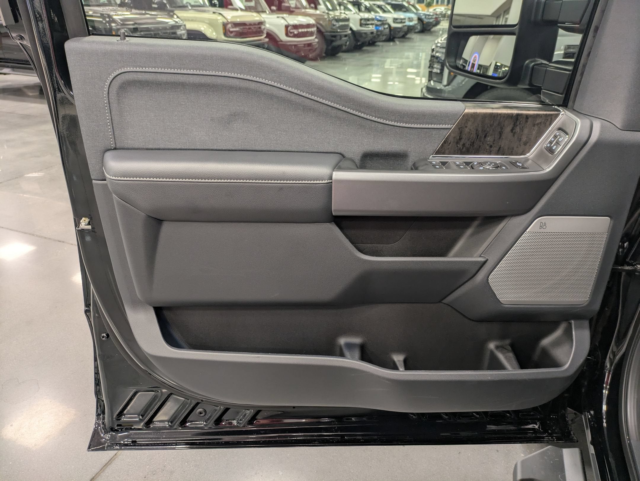 2027 Ford Super Duty F-250 SRW LARIAT