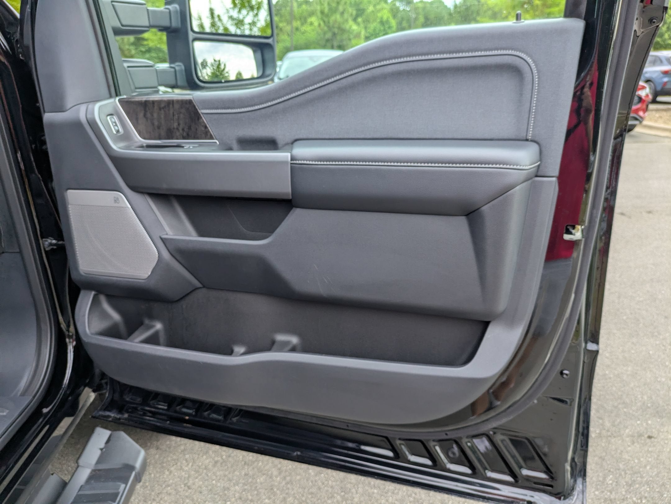 2025 Ford Super Duty F-350 SRW LARIAT