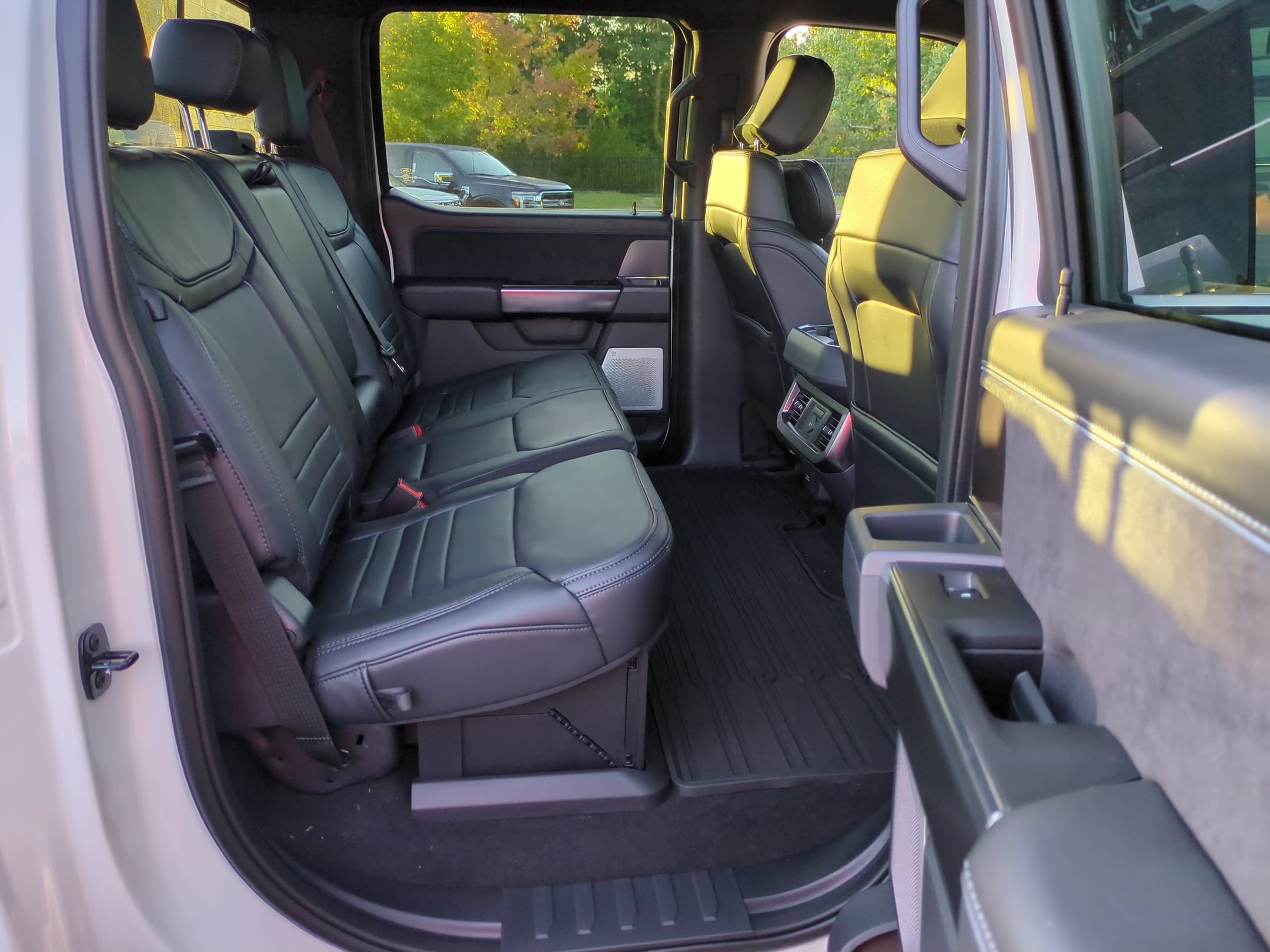 2027 Ford Super Duty F-350 SRW Platinum