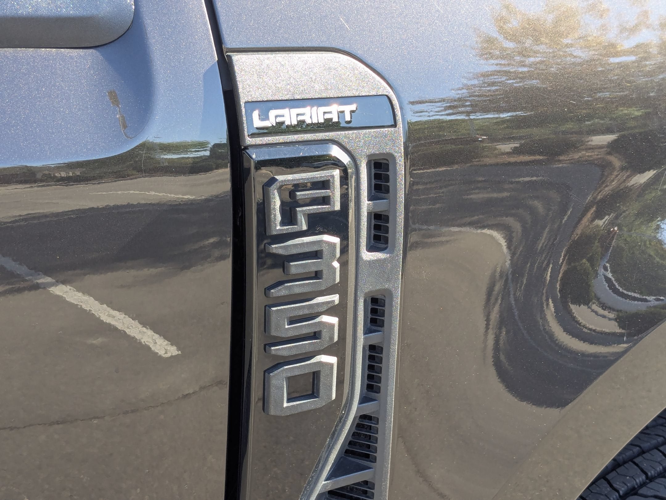 2024 Ford Super Duty F-350 SRW LARIAT