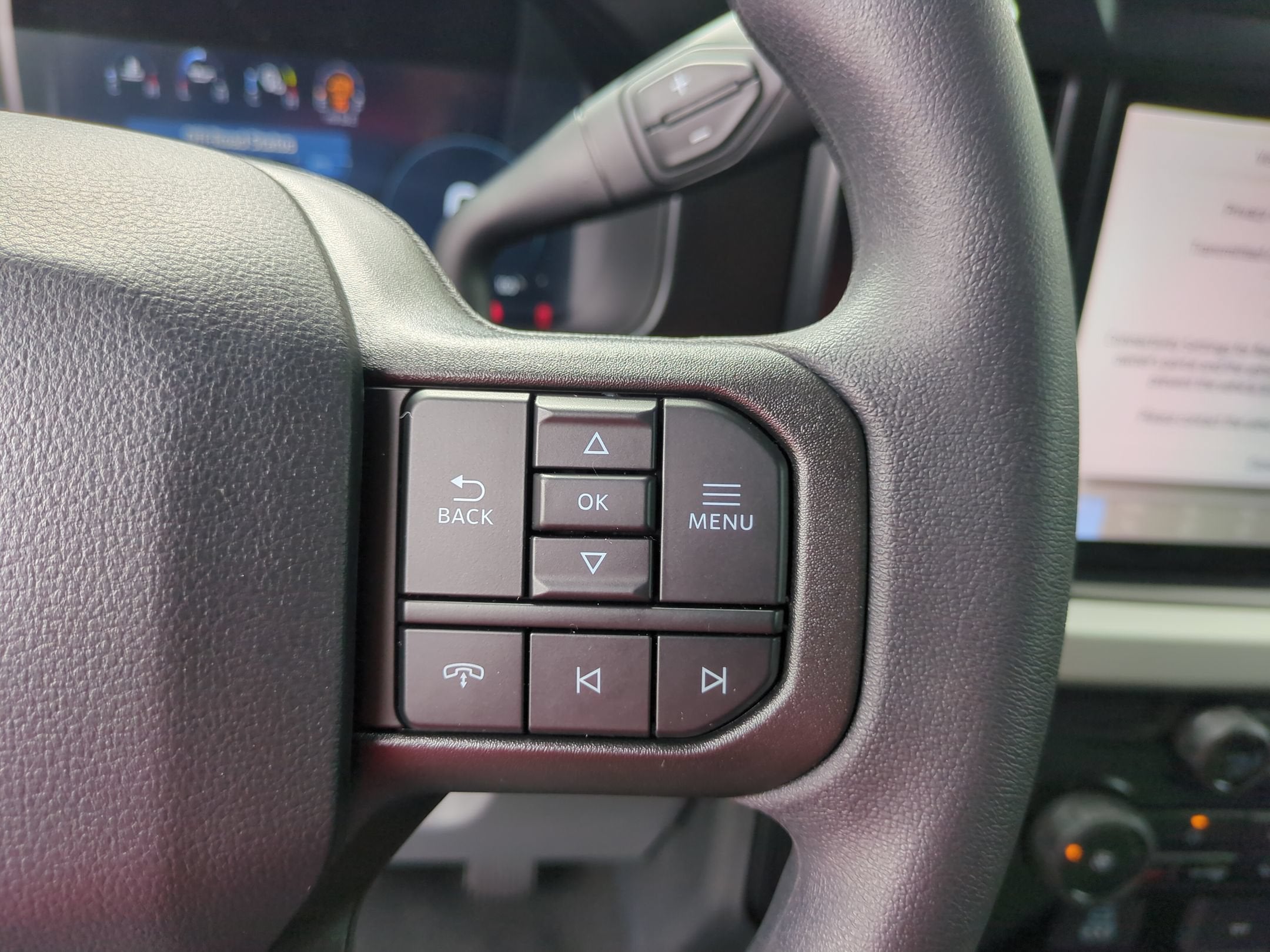 2027 Ford Super Duty F-350 SRW XLT
