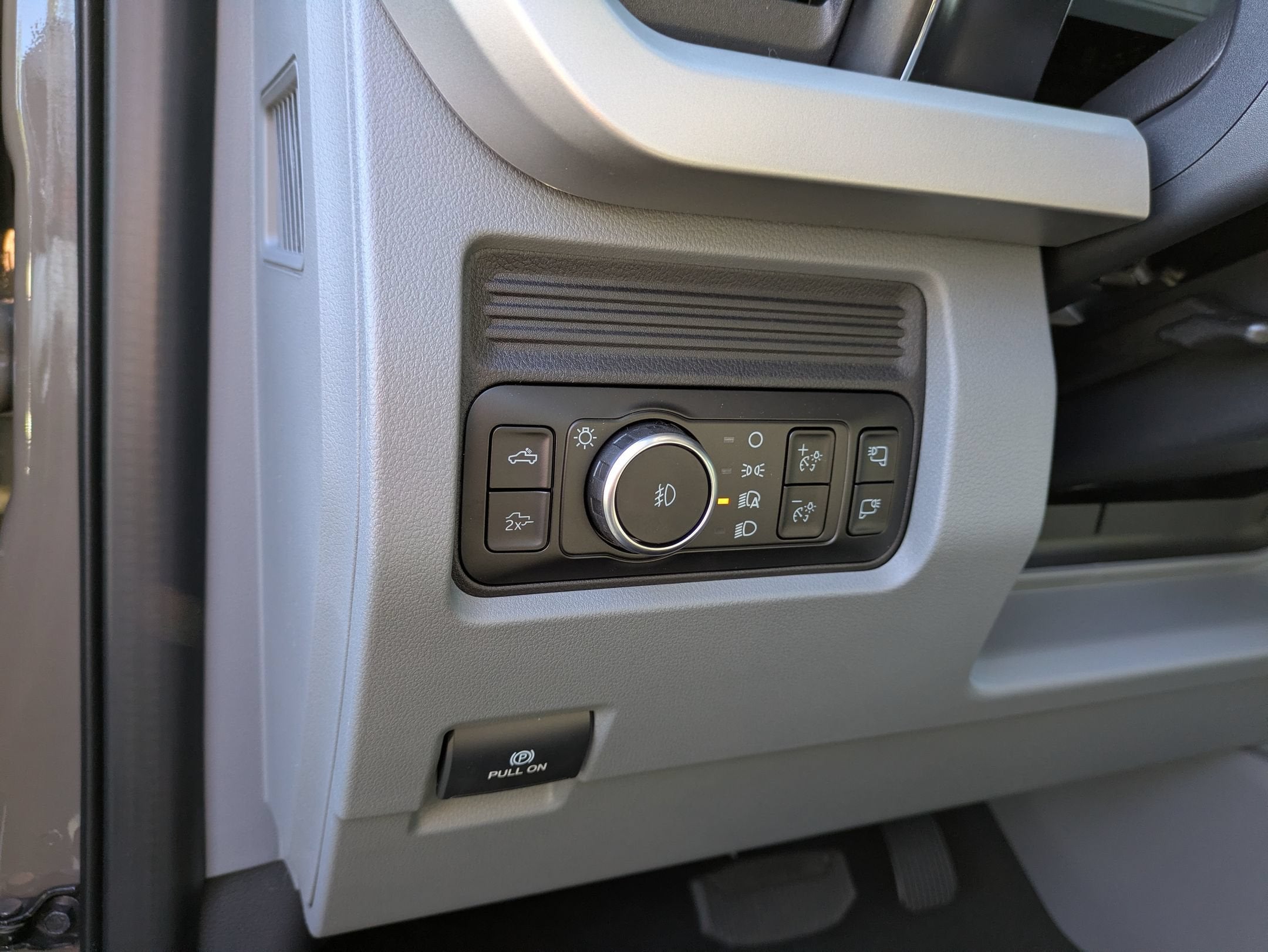 2027 Ford Super Duty F-350 SRW XLT
