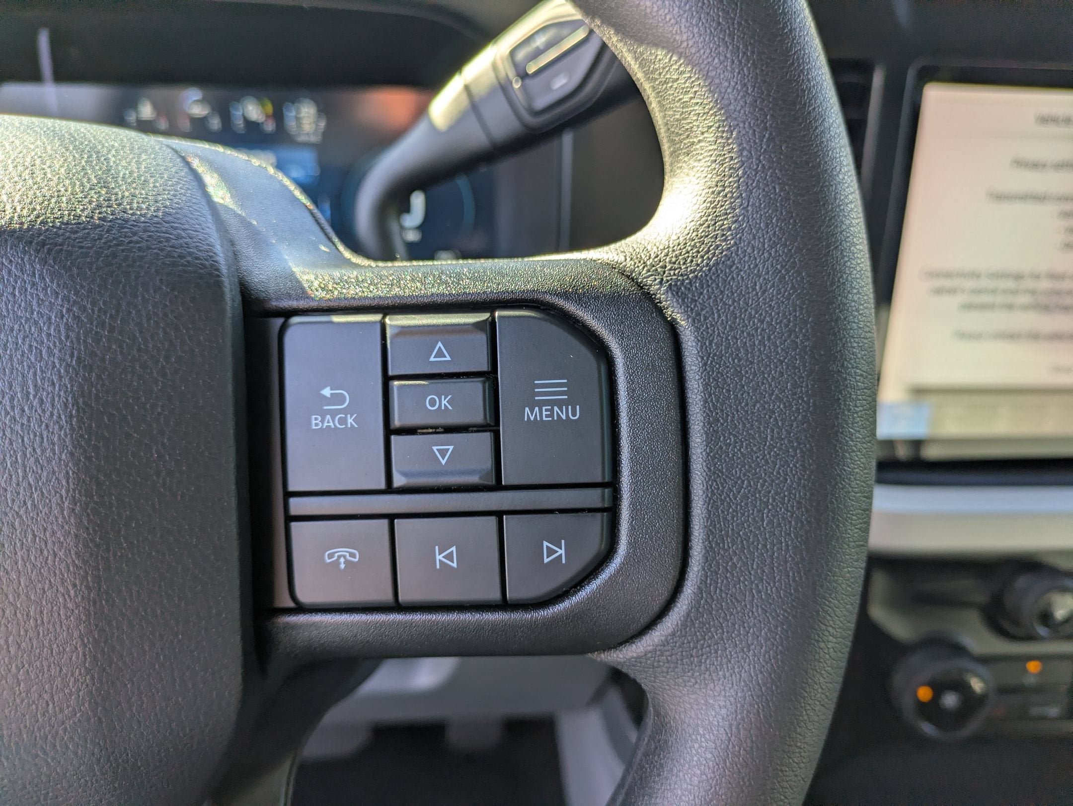2027 Ford Super Duty F-350 SRW XLT