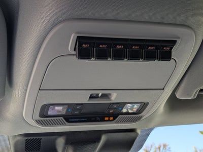 2027 Ford Super Duty F-350 SRW XLT