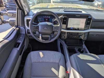 2027 Ford Super Duty F-350 SRW XLT