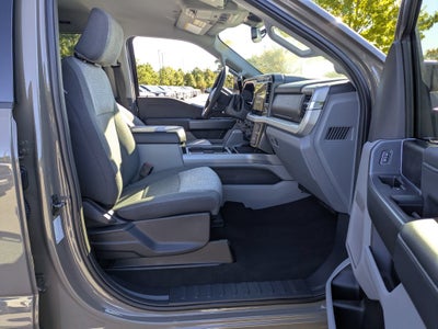 2027 Ford Super Duty F-350 SRW XLT