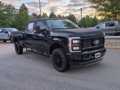 2027 Ford Super Duty F-350 SRW XLT