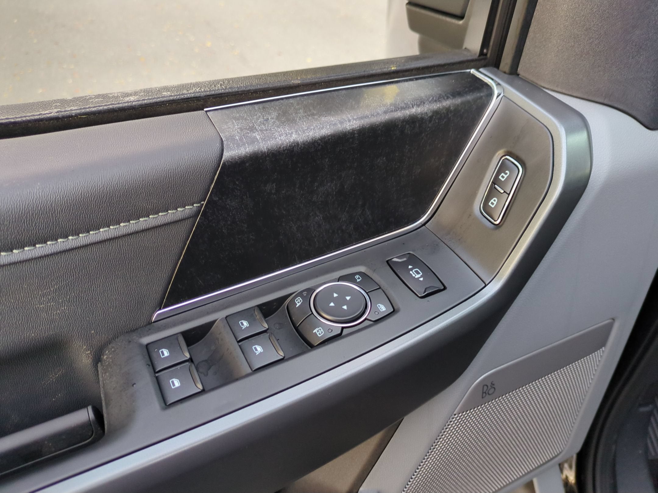 2027 Ford Super Duty F-350 SRW XLT