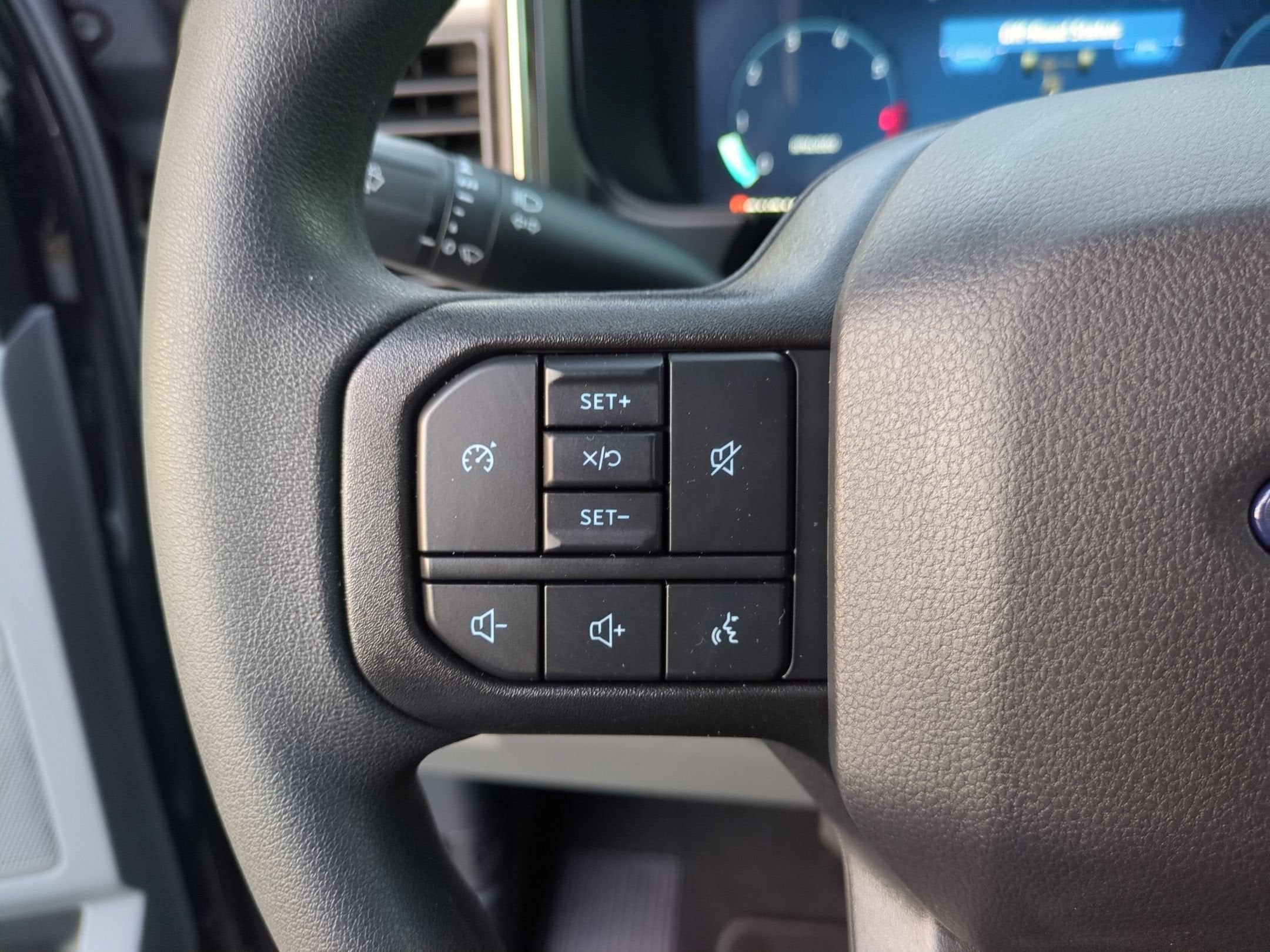 2027 Ford Super Duty F-350 SRW XLT