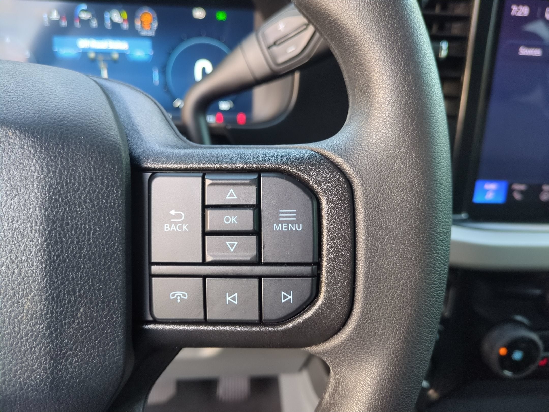2027 Ford Super Duty F-350 SRW XLT