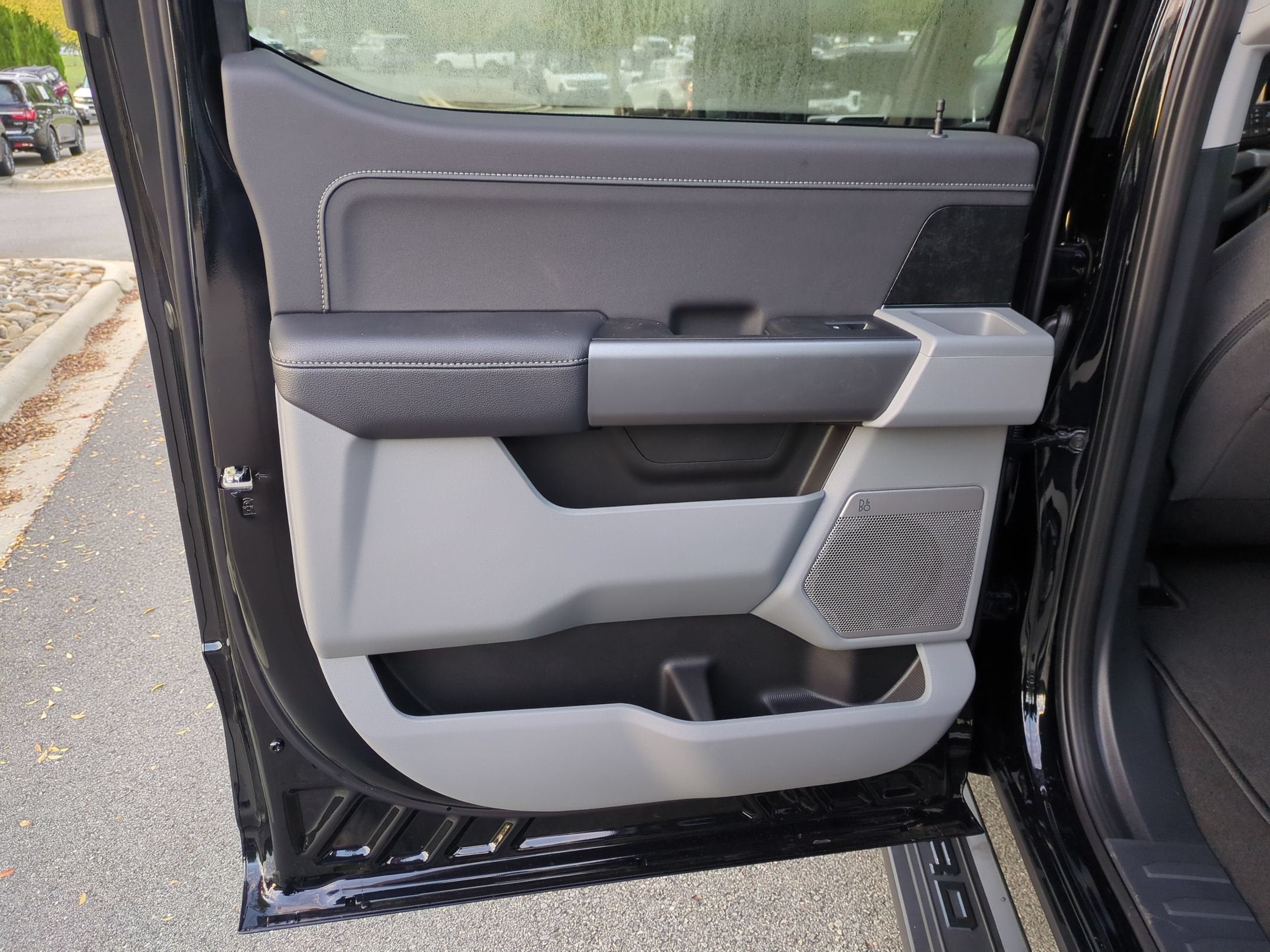 2027 Ford Super Duty F-350 SRW XLT