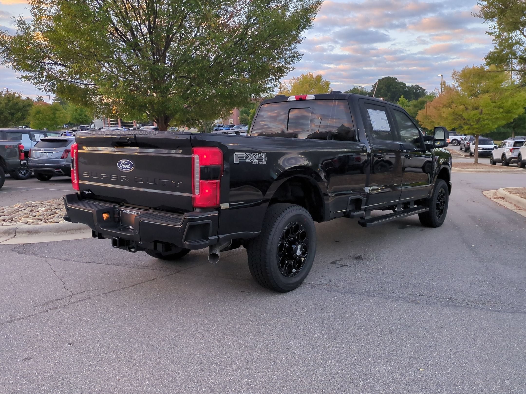 2027 Ford Super Duty F-350 SRW XLT