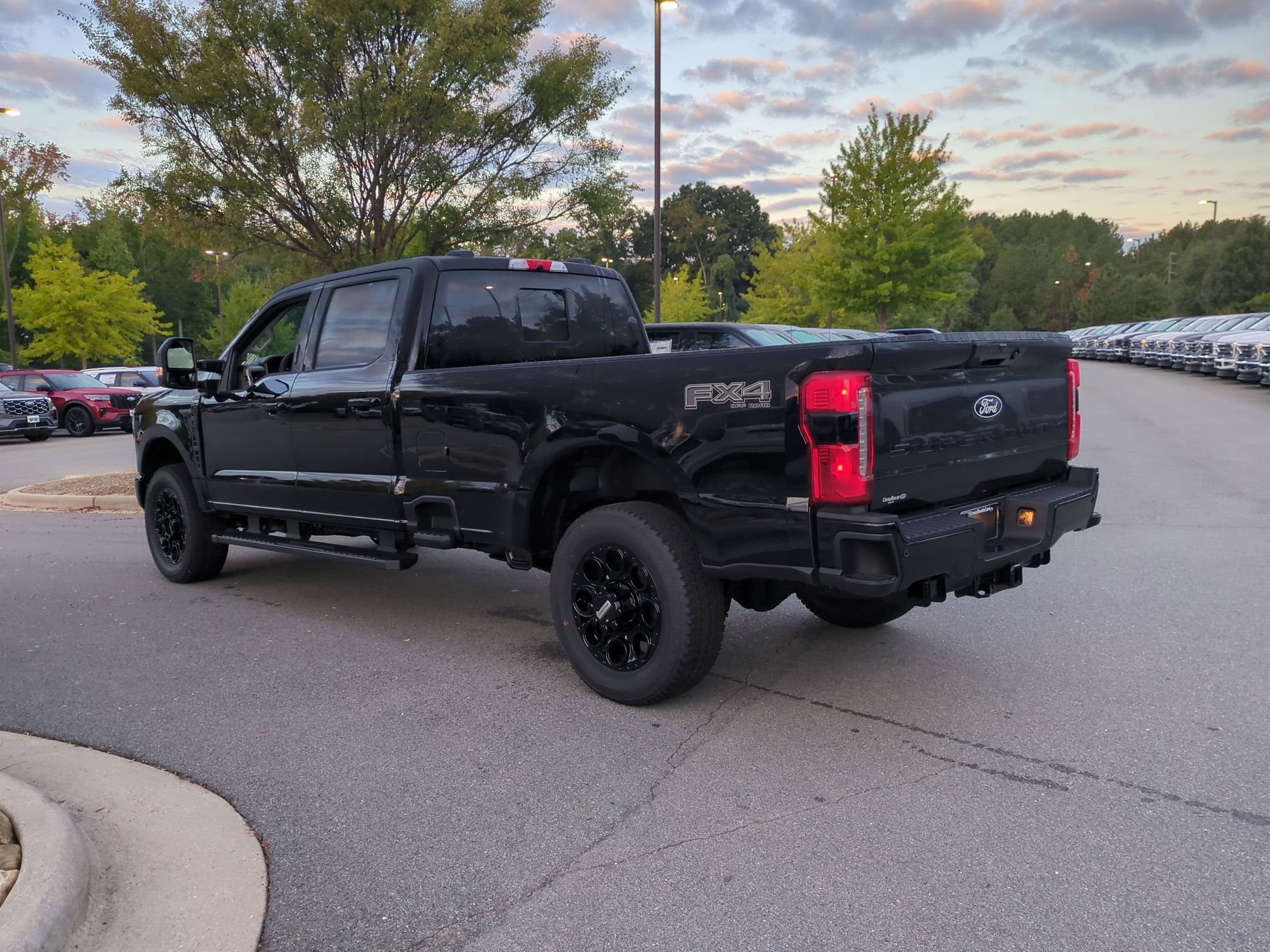 2027 Ford Super Duty F-350 SRW XLT