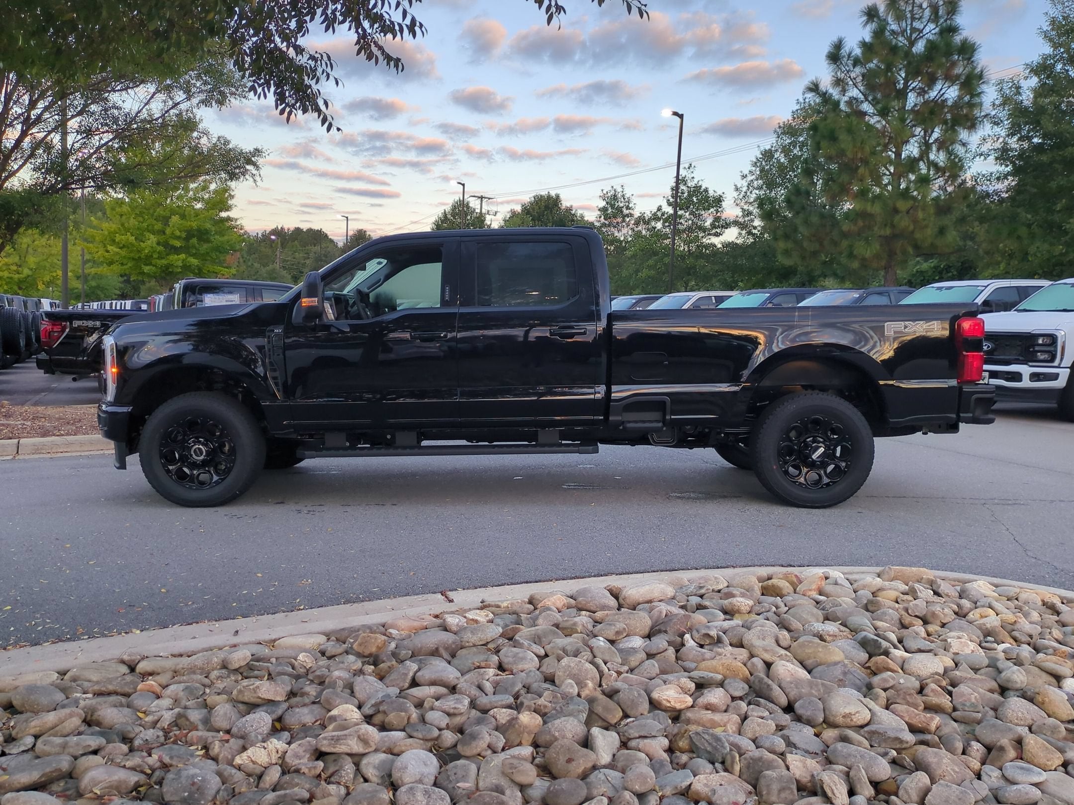 2027 Ford Super Duty F-350 SRW XLT