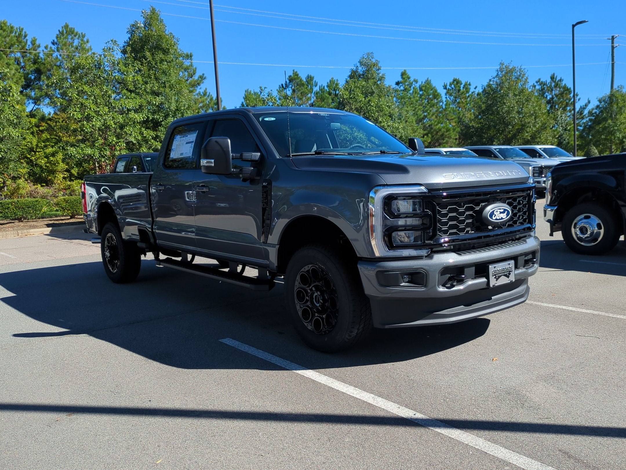 2027 Ford Super Duty F-350 SRW XLT